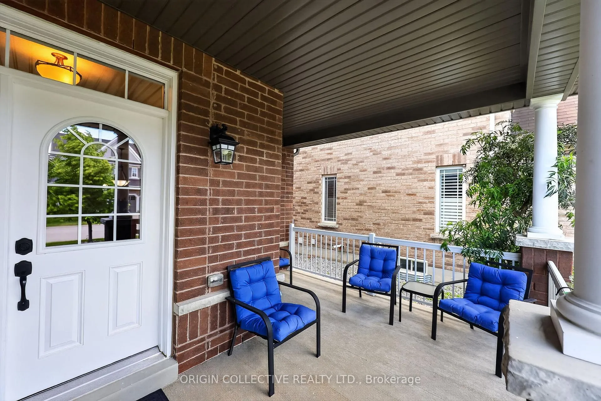 Photo 5 of 31 Bud Leggett Crescent, Georgina, Keswick South — HOMEH