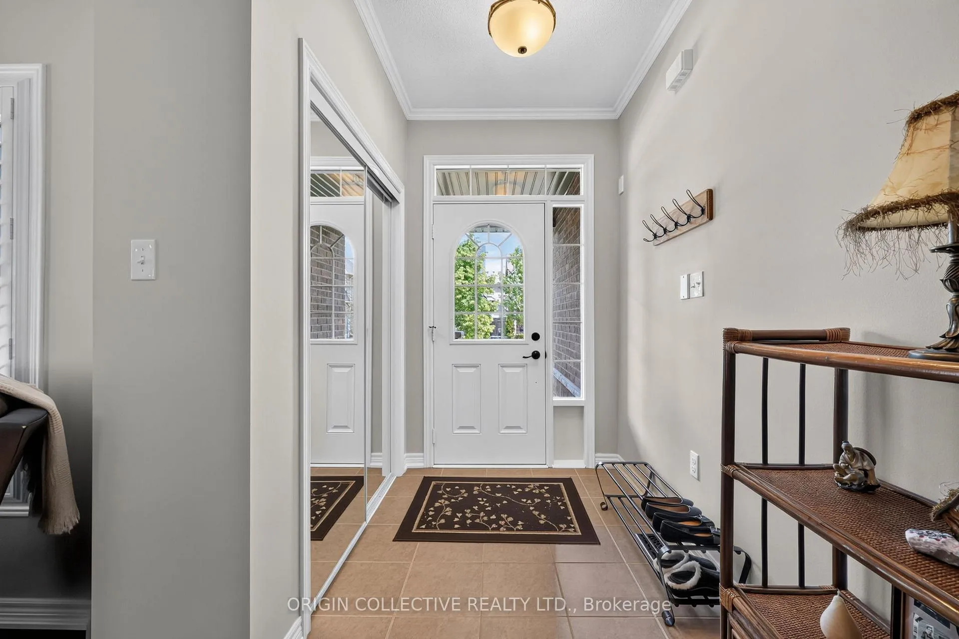 Photo 6 of 31 Bud Leggett Crescent, Georgina, Keswick South — HOMEH