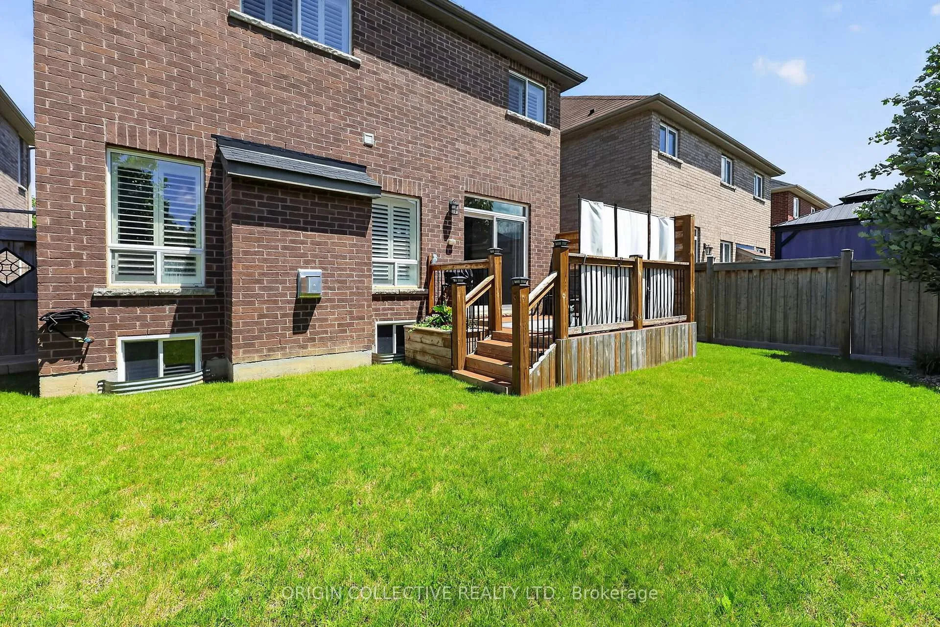 Photo 25 of 31 Bud Leggett Crescent, Georgina, Keswick South — HOMEH