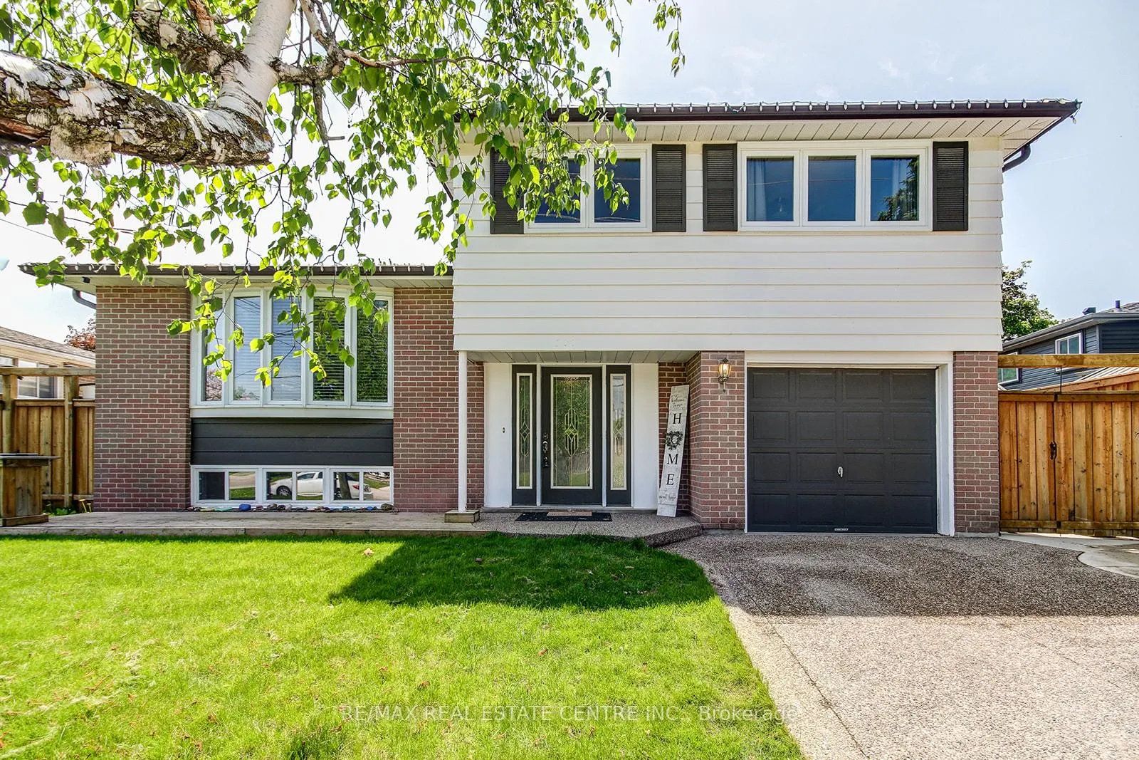 Photo 4 of 200 Delrex Boulevard, Halton Hills, Georgetown — HOMEH