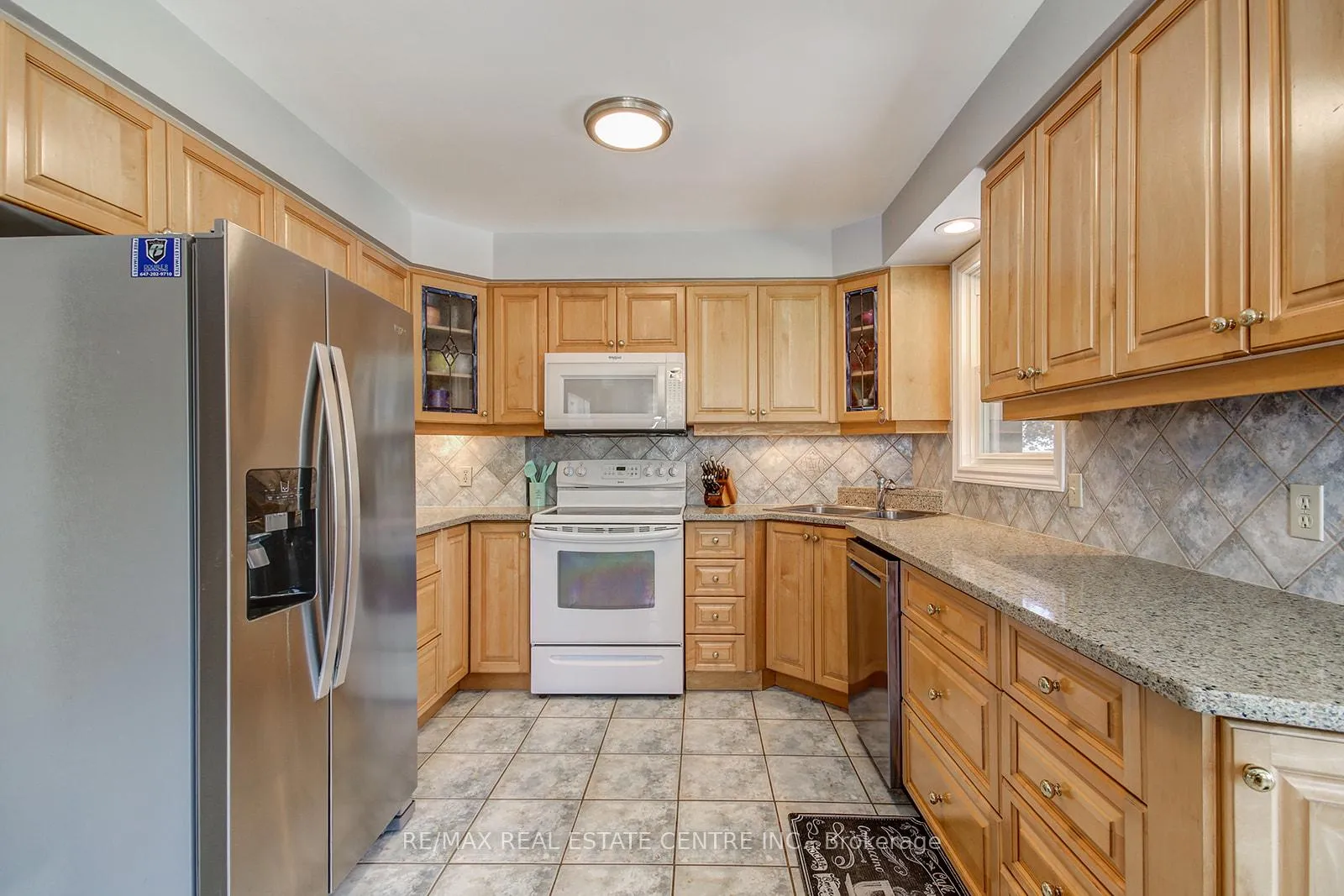 Photo 13 of 200 Delrex Boulevard, Halton Hills, Georgetown — HOMEH