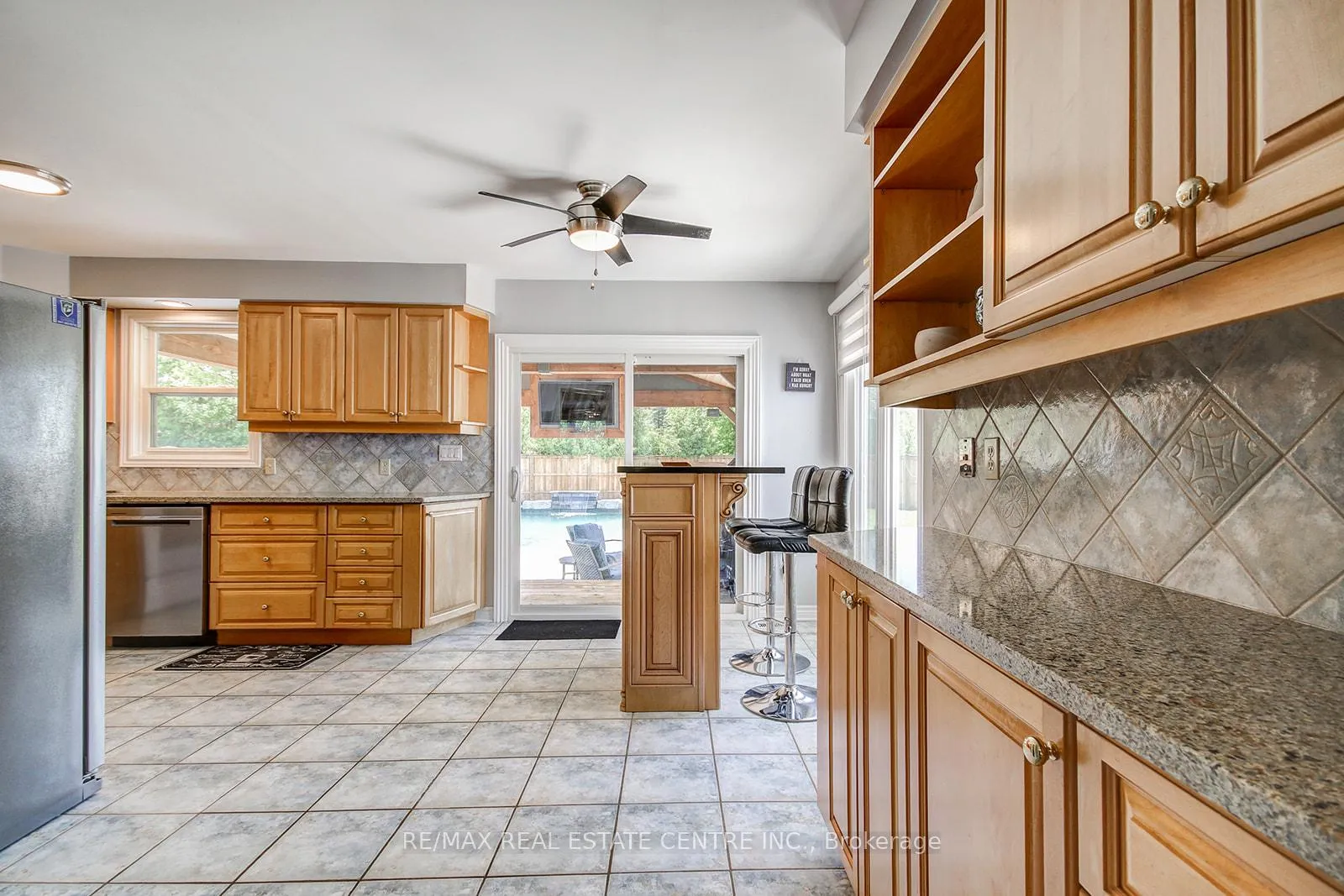 Photo 14 of 200 Delrex Boulevard, Halton Hills, Georgetown — HOMEH