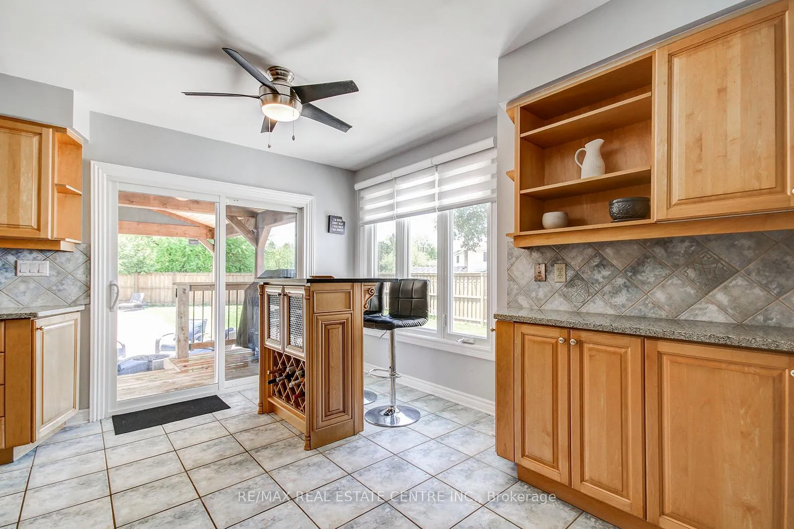 Photo 15 of 200 Delrex Boulevard, Halton Hills, Georgetown — HOMEH