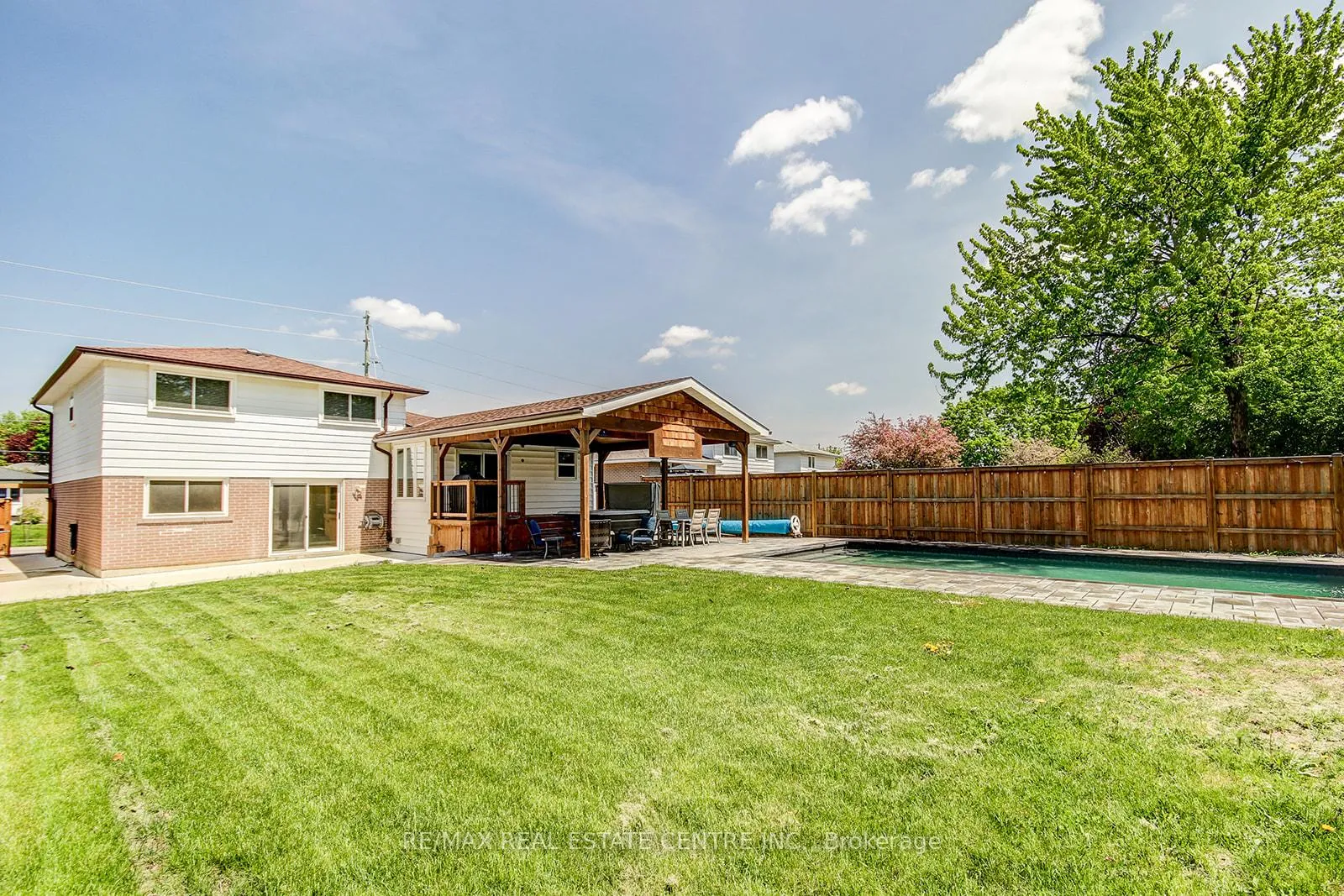 Photo 23 of 200 Delrex Boulevard, Halton Hills, Georgetown — HOMEH
