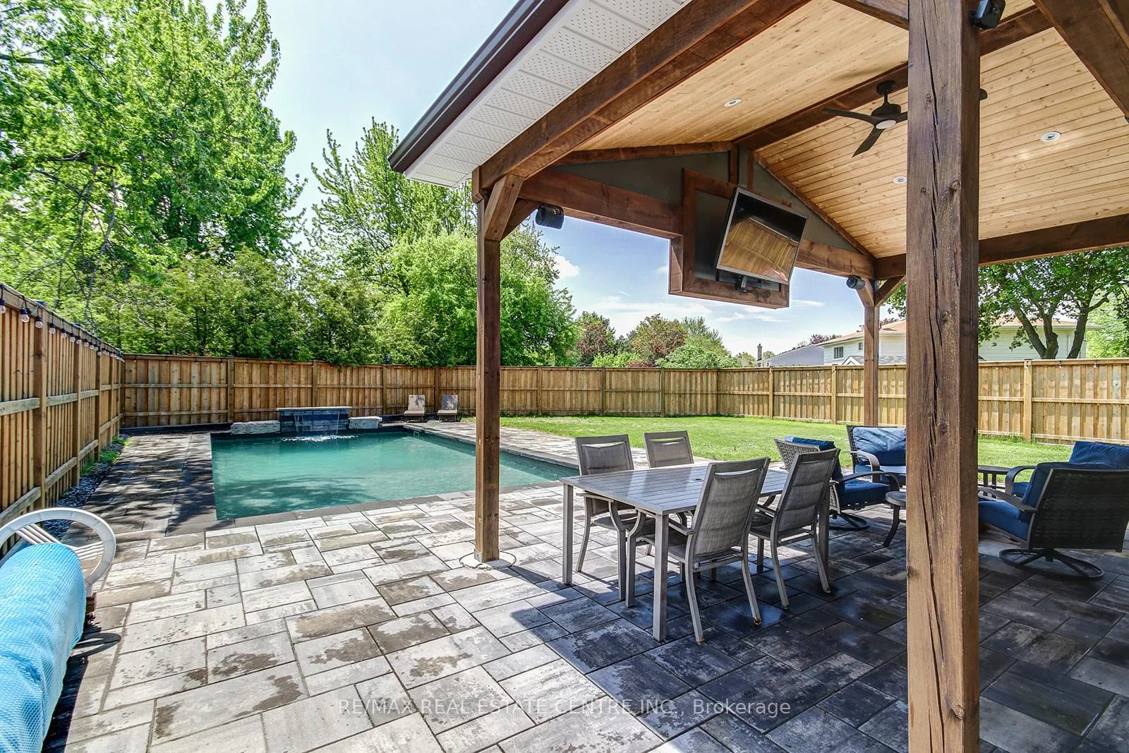 Photo 24 of 200 Delrex Boulevard, Halton Hills, Georgetown — HOMEH