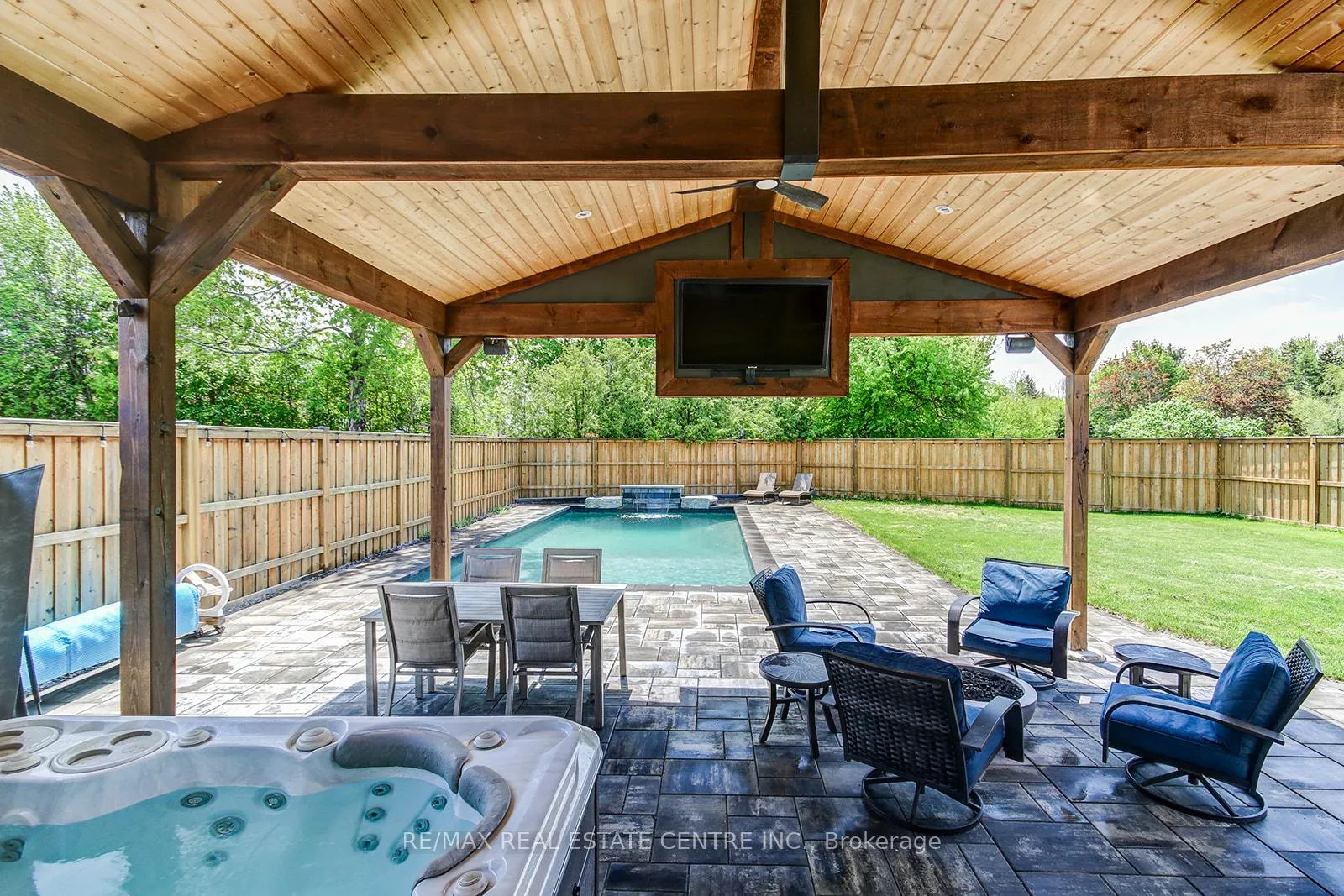 Photo 26 of 200 Delrex Boulevard, Halton Hills, Georgetown — HOMEH