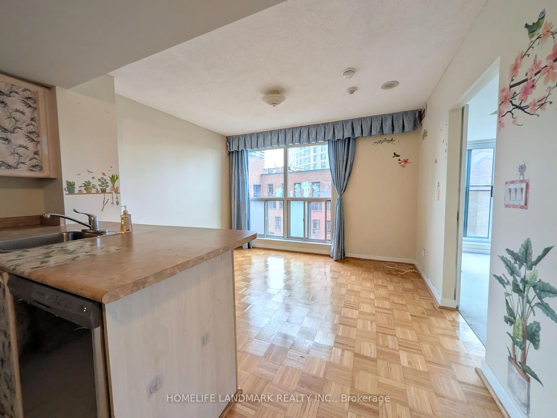 Photo 4 of Unit 1803, 8 Park Road, Toronto, Rosedale-Moore Park — HOMEH