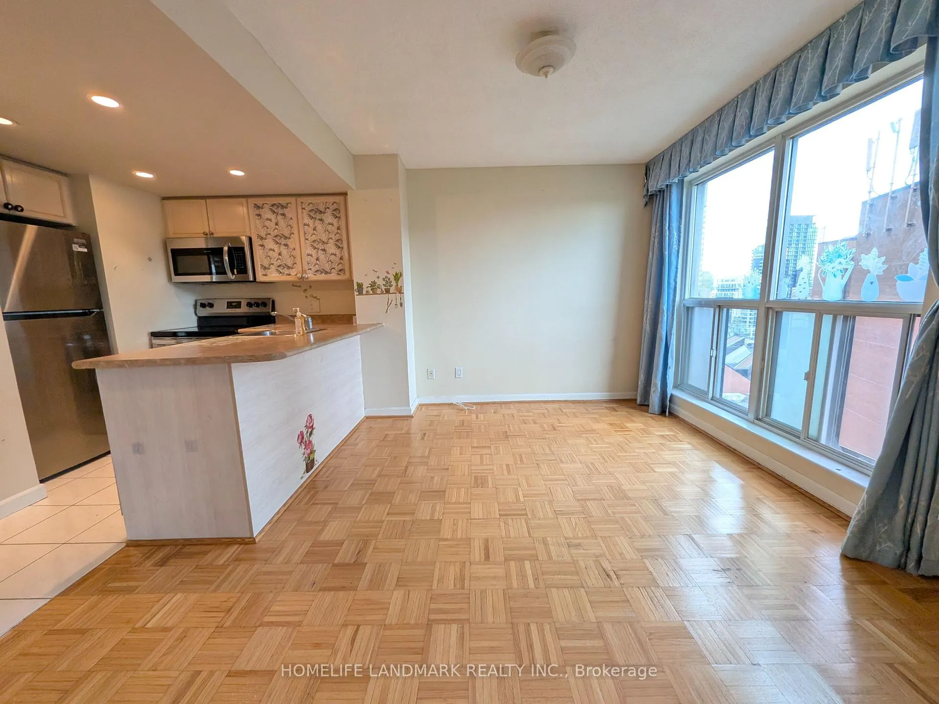 Photo 7 of Unit 1803, 8 Park Road, Toronto, Rosedale-Moore Park — HOMEH