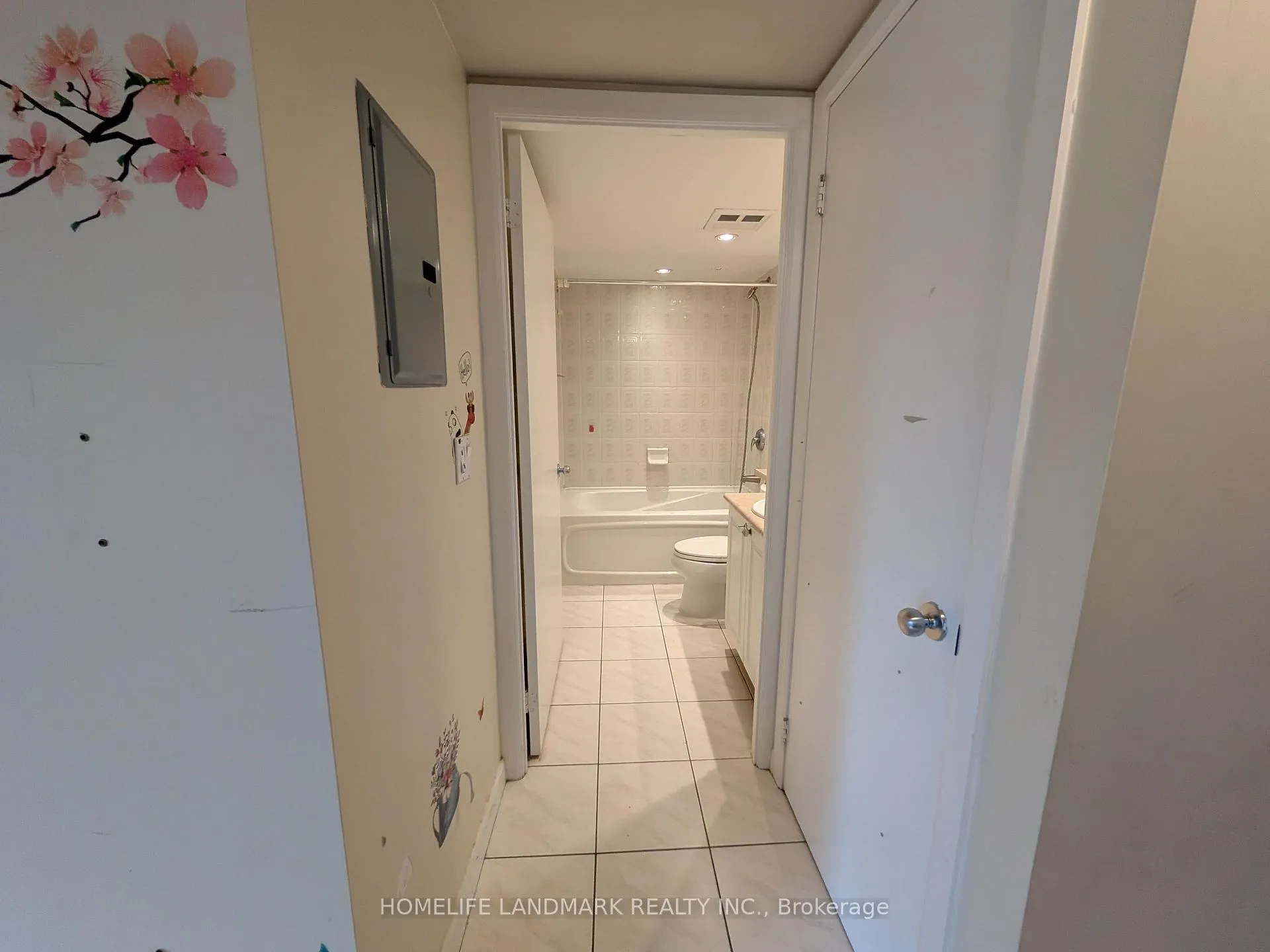 Photo 13 of Unit 1803, 8 Park Road, Toronto, Rosedale-Moore Park — HOMEH