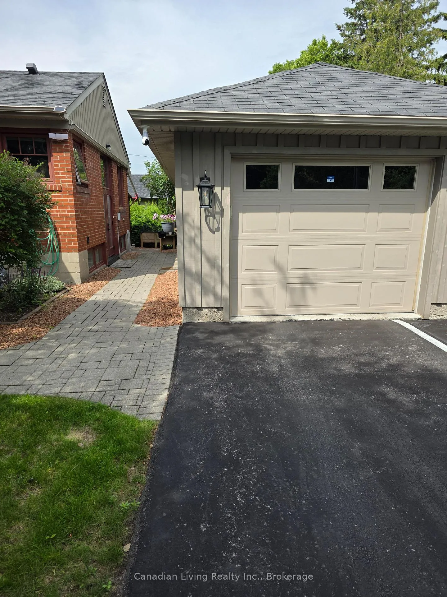 Front of Unit Lower, 143 Avenue Road