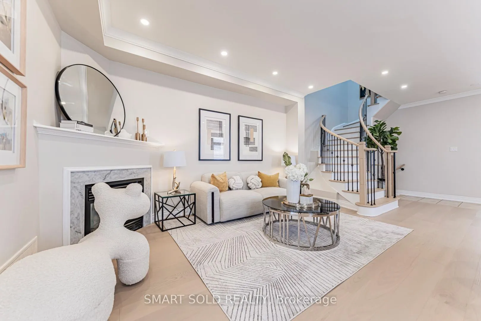 Photo 2 of 295 Bathurst Glen Drive, Vaughan, Patterson — HOMEH