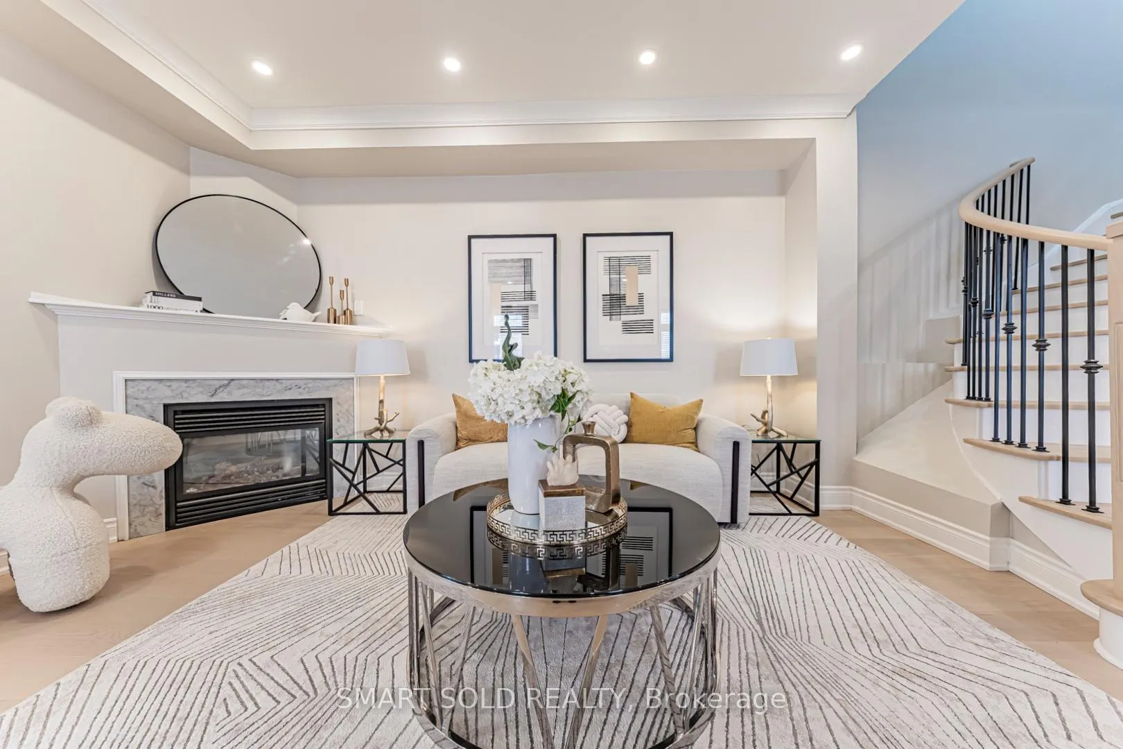 Photo 3 of 295 Bathurst Glen Drive, Vaughan, Patterson — HOMEH