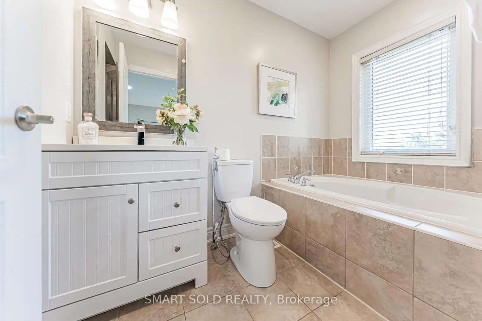 Photo 16 of 295 Bathurst Glen Drive, Vaughan, Patterson — HOMEH
