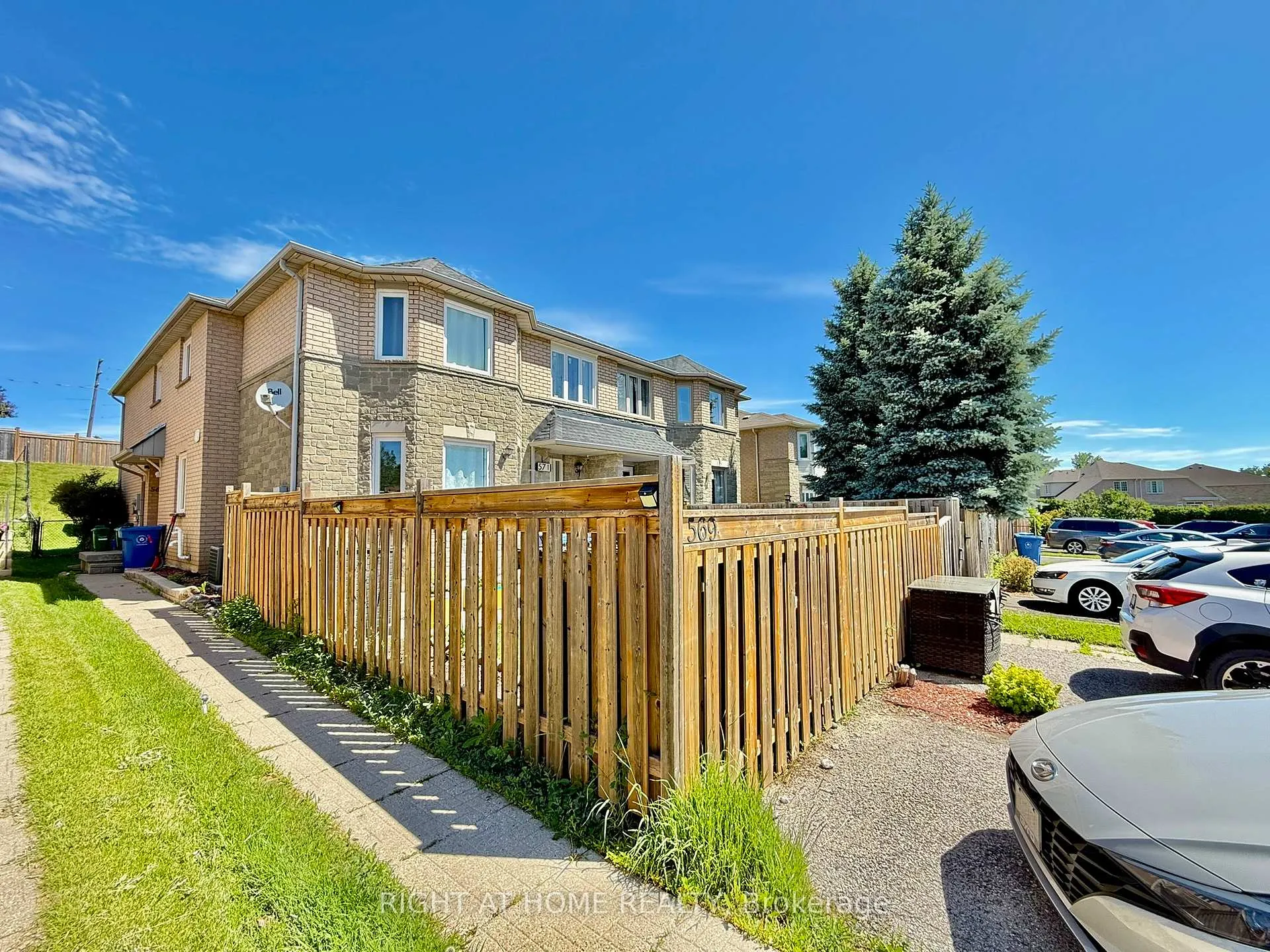 Photo 2 of 569 Walpole Crescent, Newmarket, Stonehaven-Wyndham — HOMEH