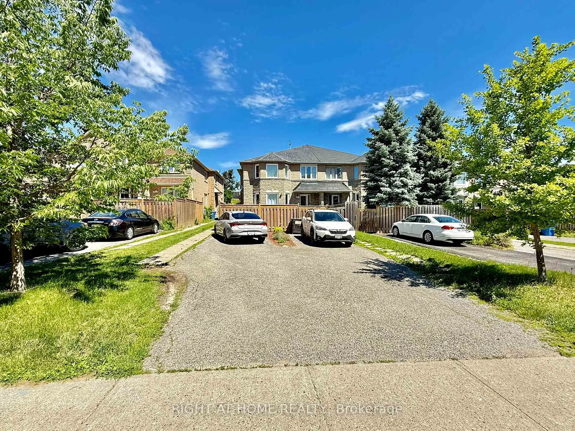 Photo 3 of 569 Walpole Crescent, Newmarket, Stonehaven-Wyndham — HOMEH