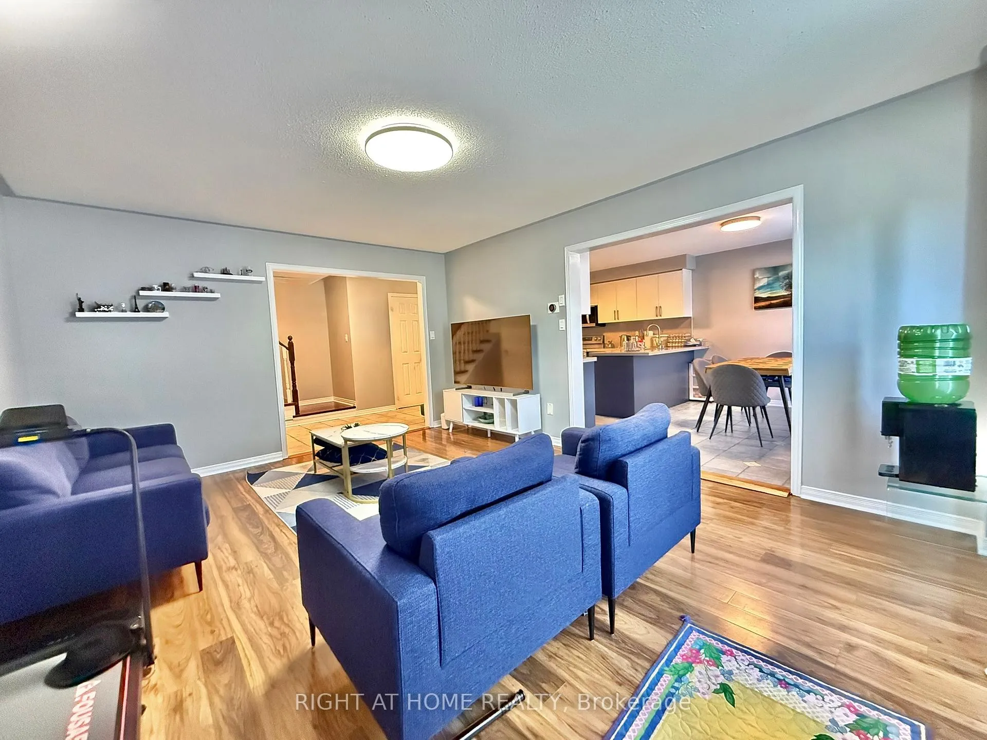Photo 6 of 569 Walpole Crescent, Newmarket, Stonehaven-Wyndham — HOMEH