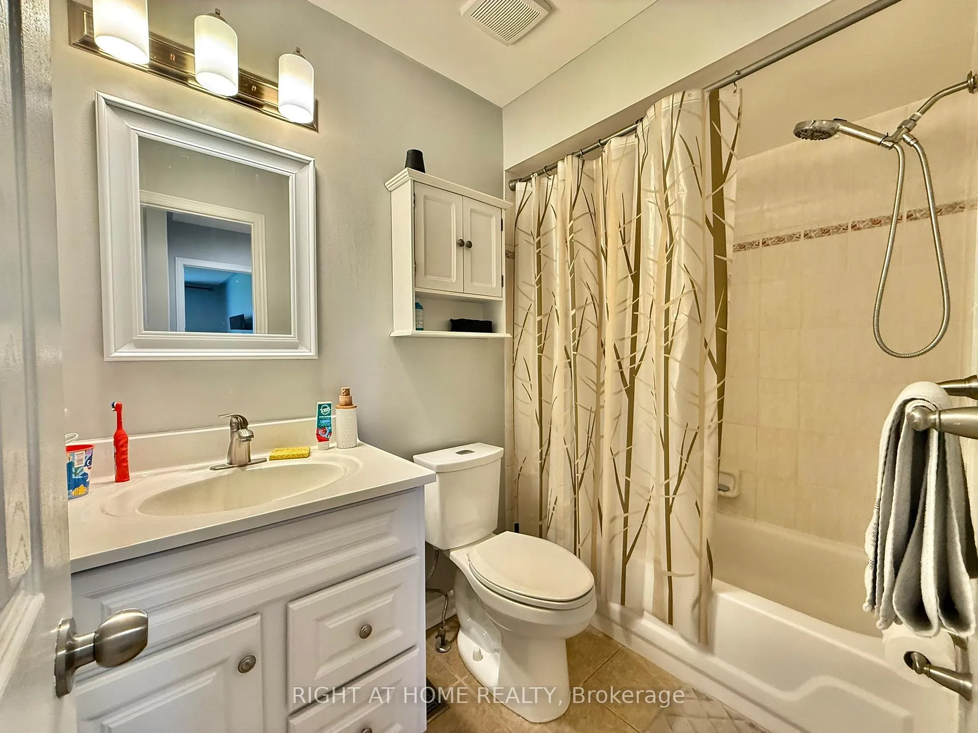 Photo 19 of 569 Walpole Crescent, Newmarket, Stonehaven-Wyndham — HOMEH