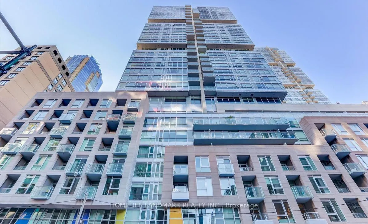 Front of Unit 1407, 199 Richmond Street W