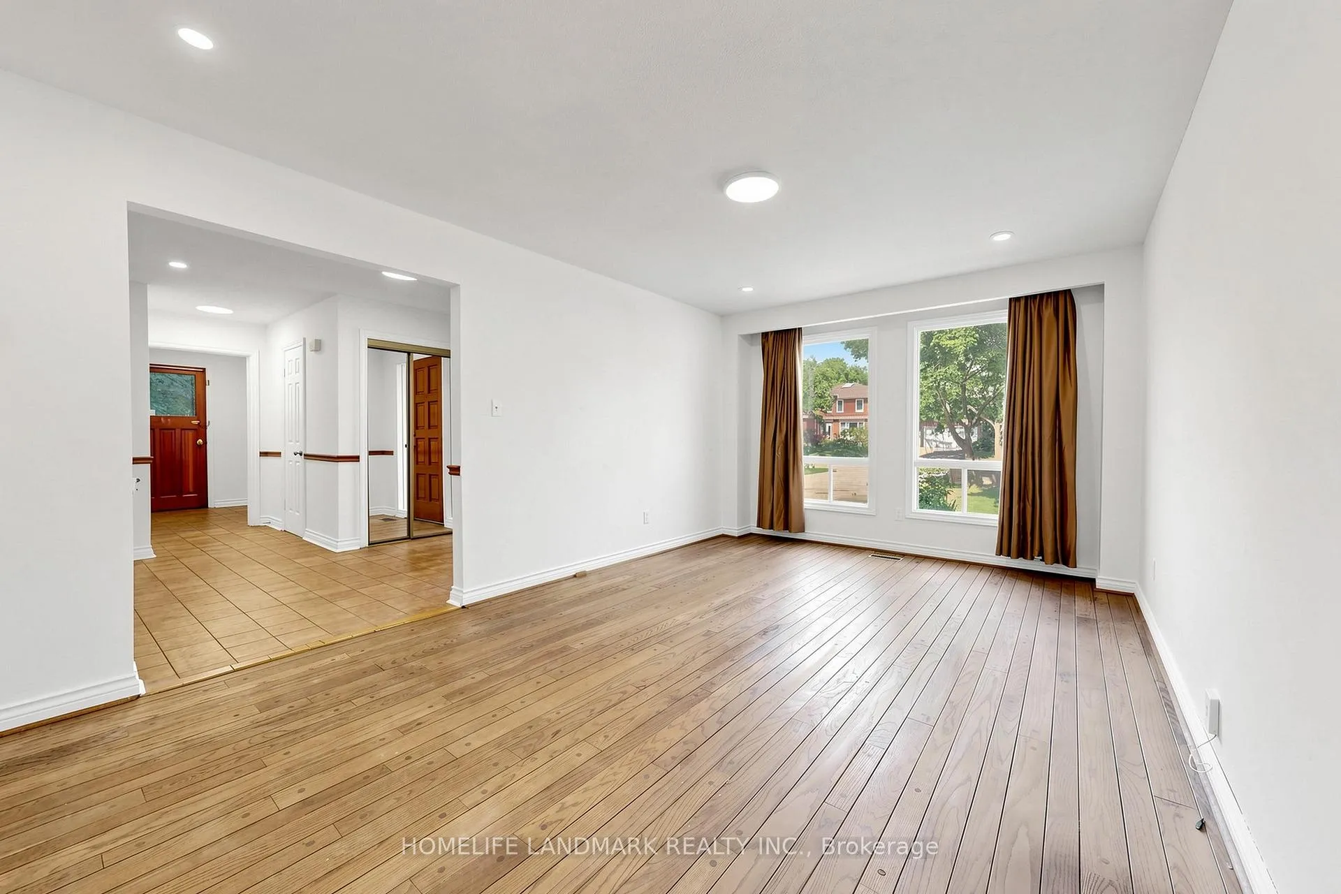 Photo 3 of 23 Dorian Place, Vaughan, Uplands — HOMEH