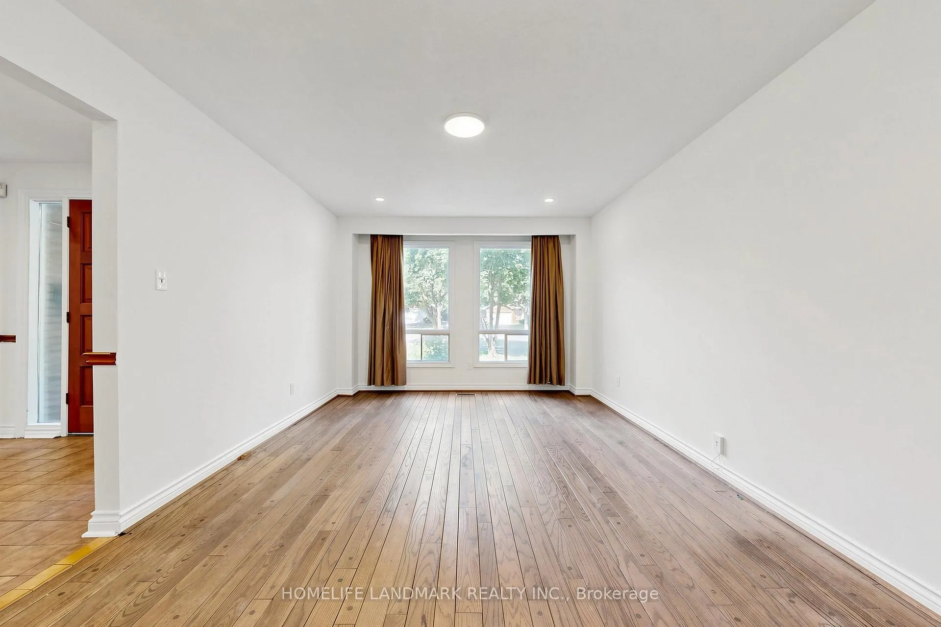 Photo 4 of 23 Dorian Place, Vaughan, Uplands — HOMEH