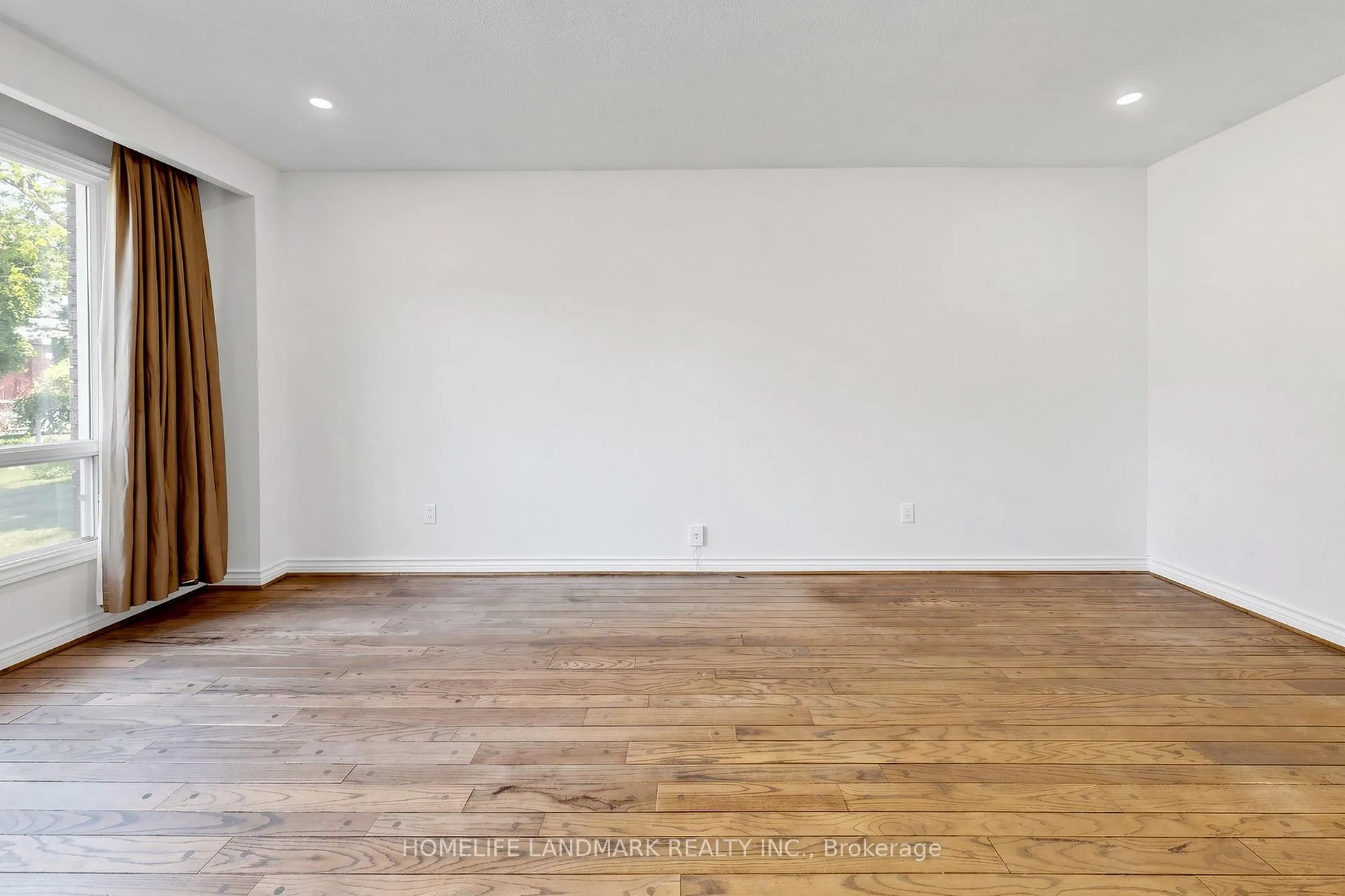 Photo 5 of 23 Dorian Place, Vaughan, Uplands — HOMEH