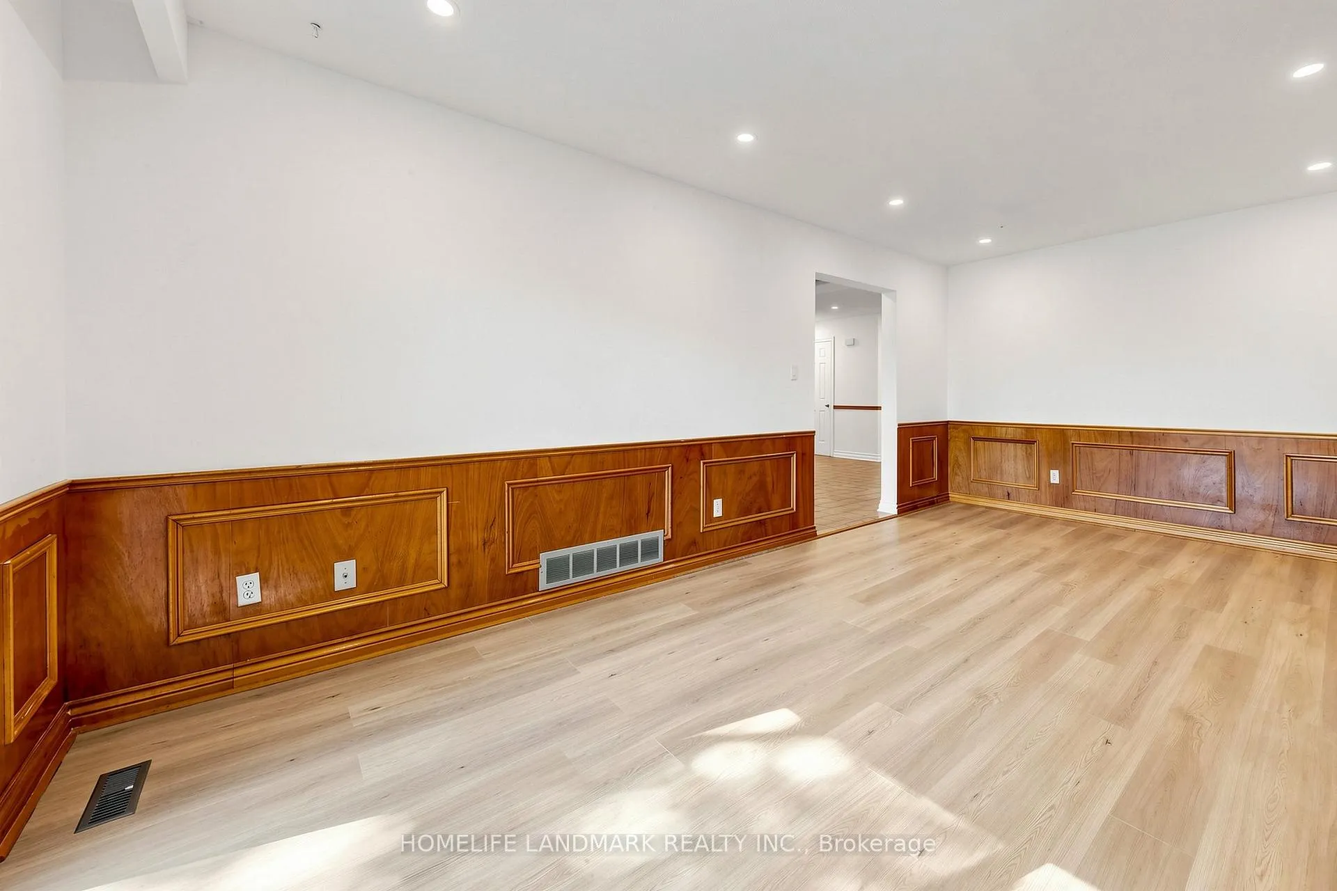 Photo 10 of 23 Dorian Place, Vaughan, Uplands — HOMEH