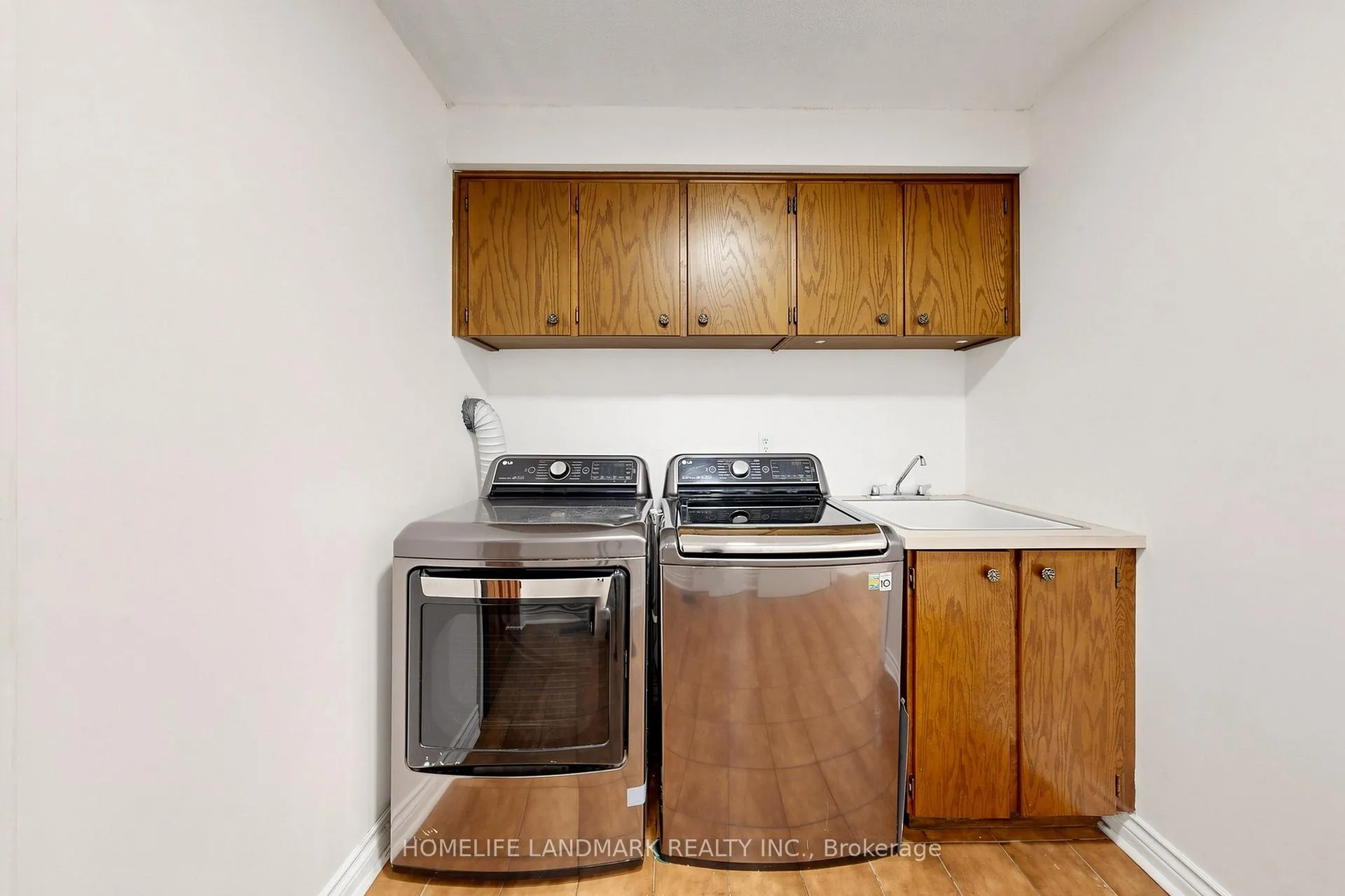 Photo 17 of 23 Dorian Place, Vaughan, Uplands — HOMEH