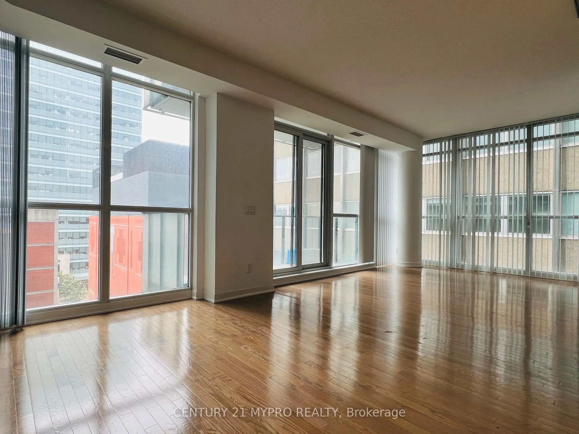 Photo 8 of Unit 701, 770 Bay Street, Toronto, Bay Street Corridor — HOMEH