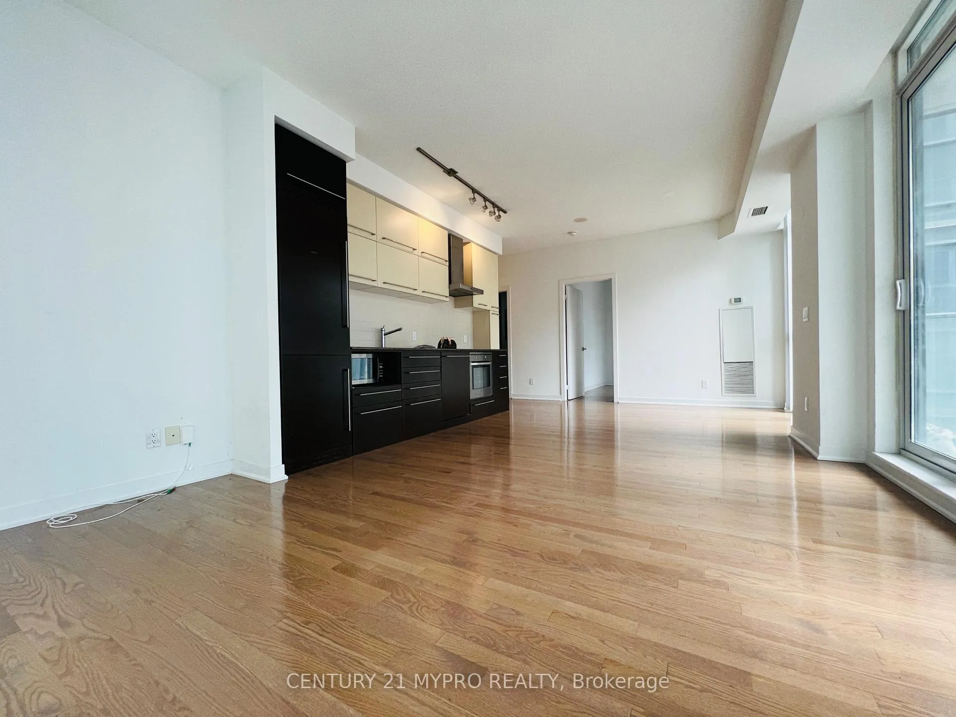 Photo 10 of Unit 701, 770 Bay Street, Toronto, Bay Street Corridor — HOMEH