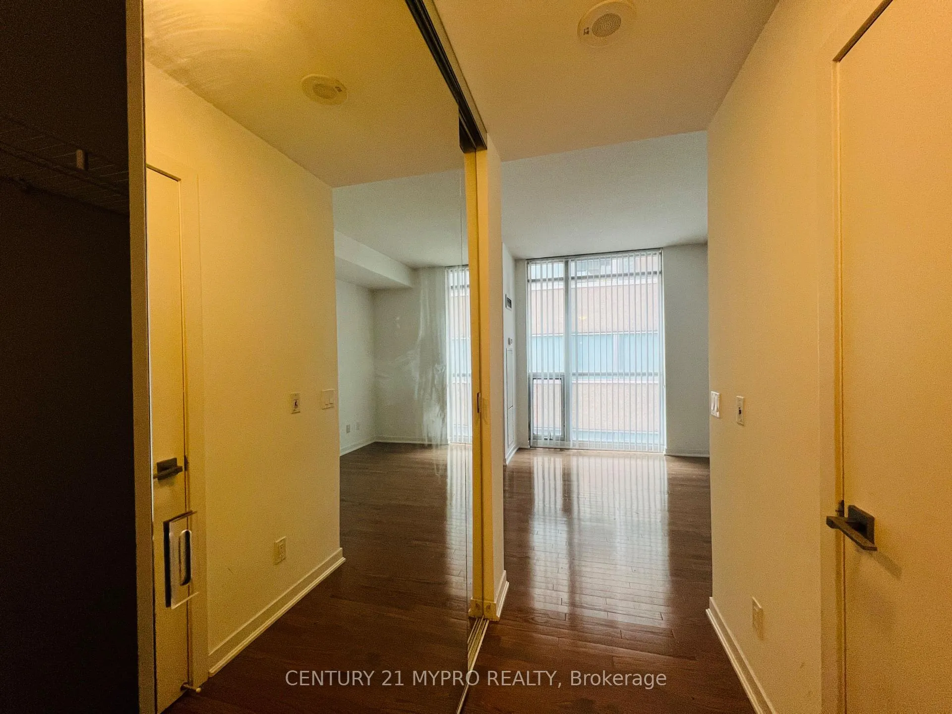 Photo 11 of Unit 701, 770 Bay Street, Toronto, Bay Street Corridor — HOMEH