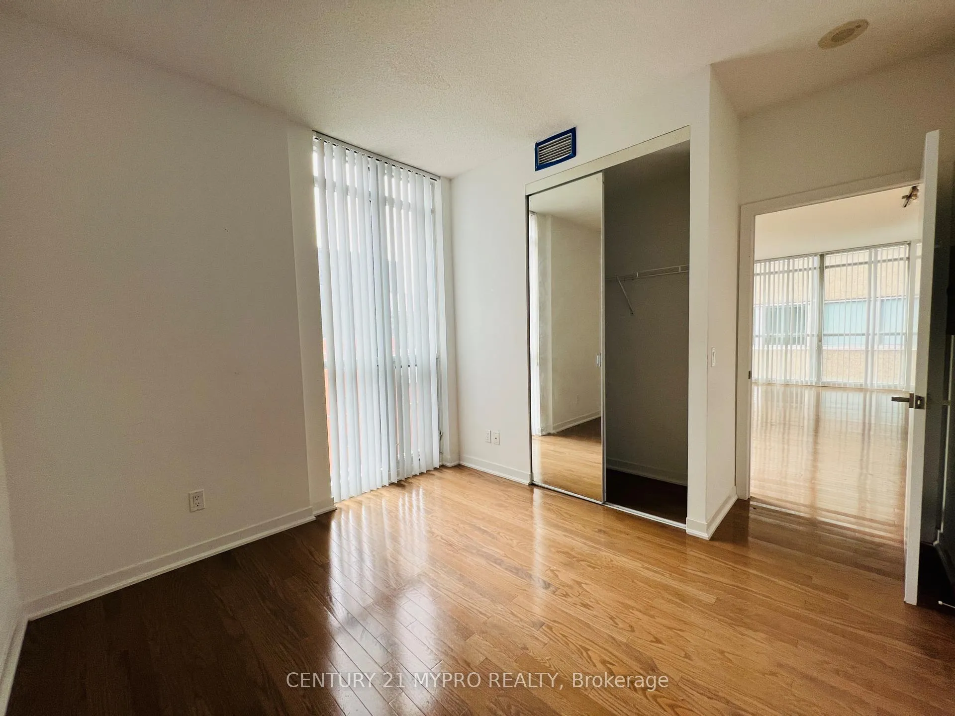 Photo 17 of Unit 701, 770 Bay Street, Toronto, Bay Street Corridor — HOMEH