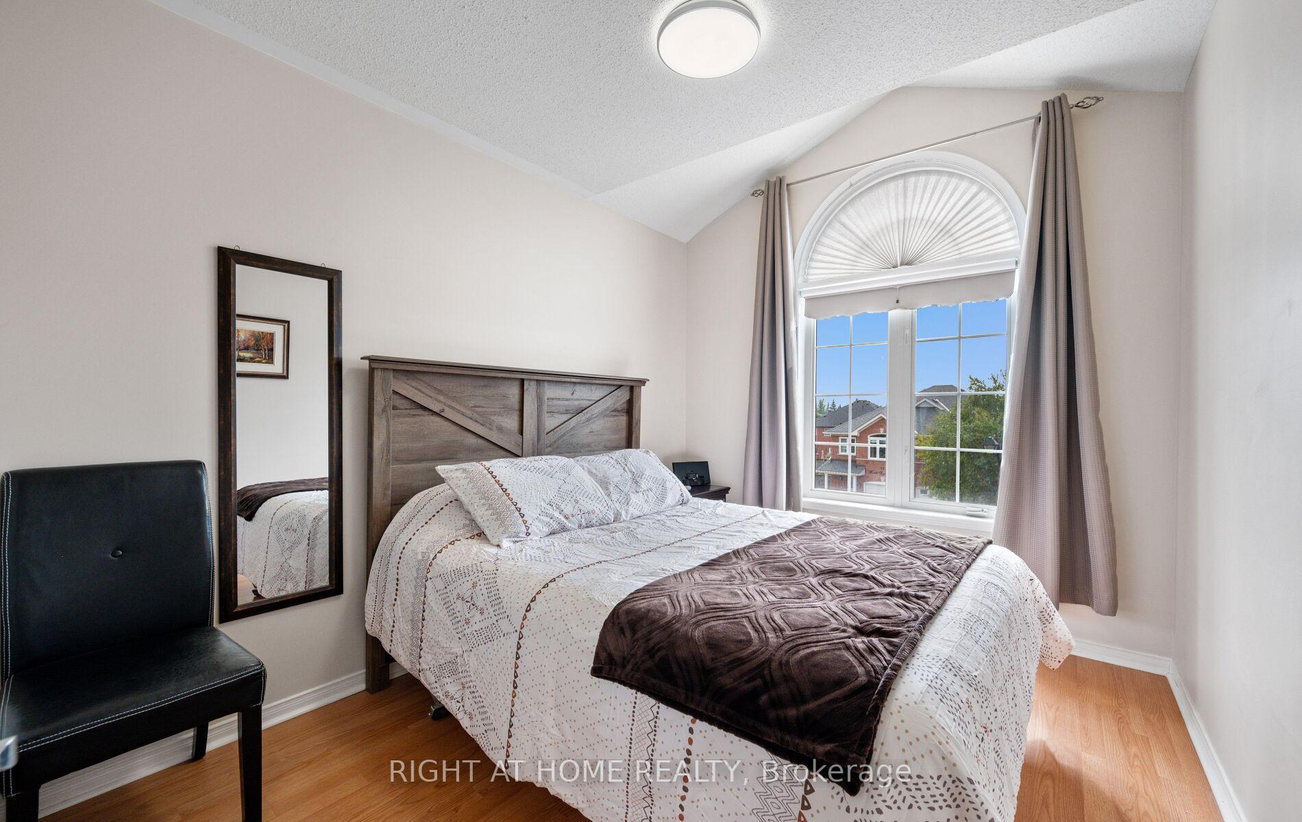 Photo 26 of 58 Knoll Haven Circle, Caledon, Bolton North — HOMEH