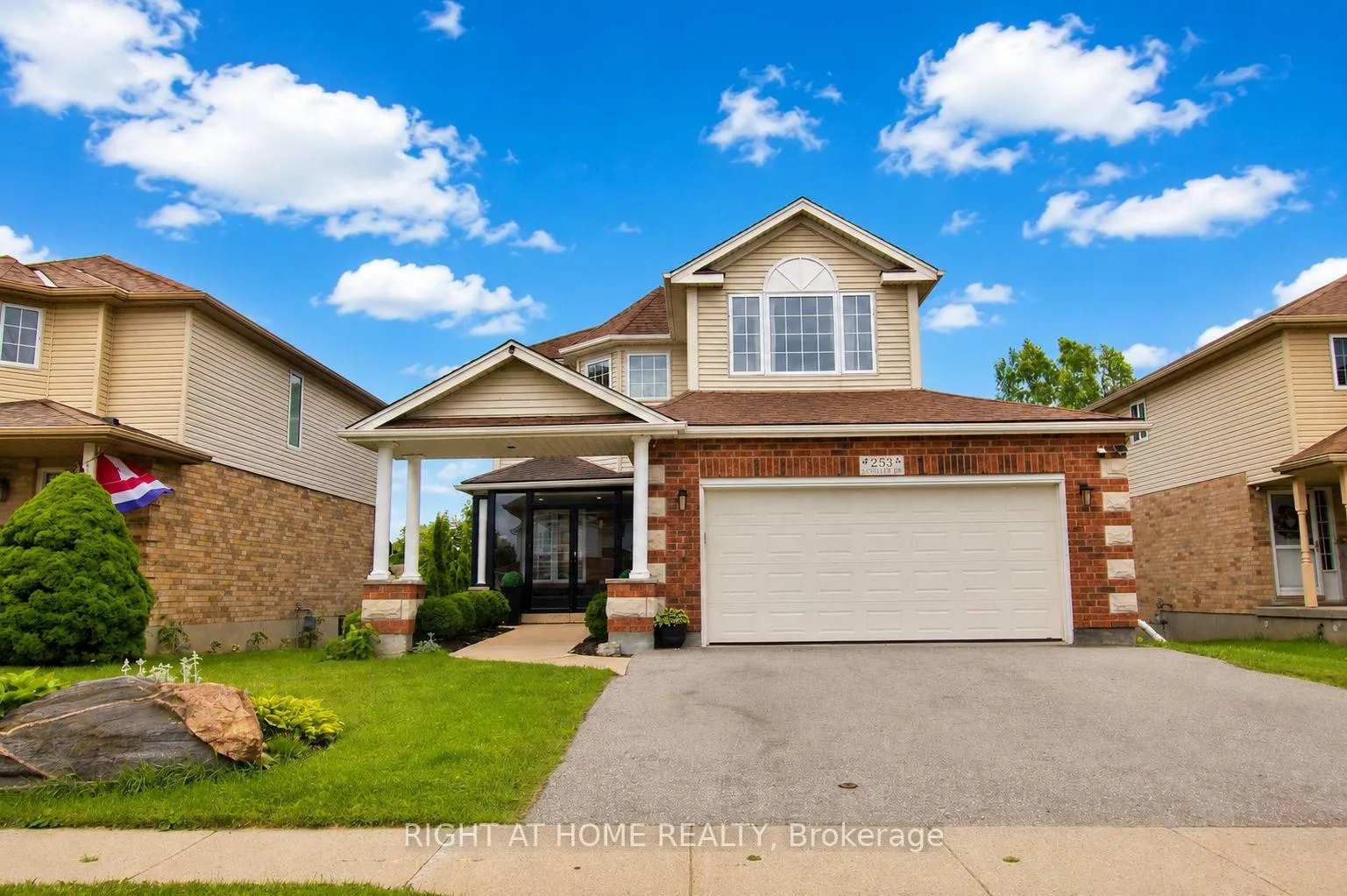Photo 2 of 253 Schneller Drive, Wilmot, Baden — HOMEH