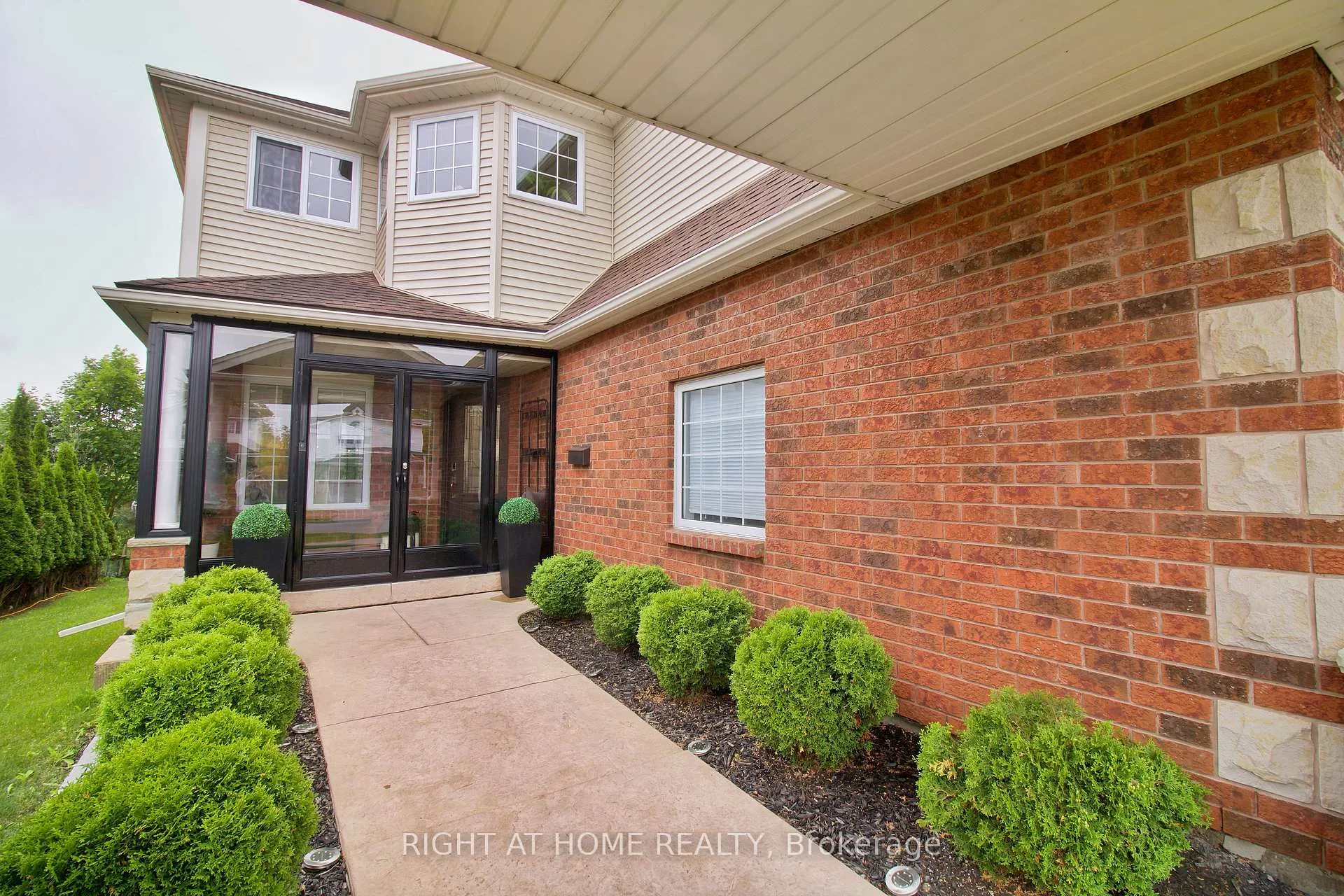 Photo 3 of 253 Schneller Drive, Wilmot, Baden — HOMEH