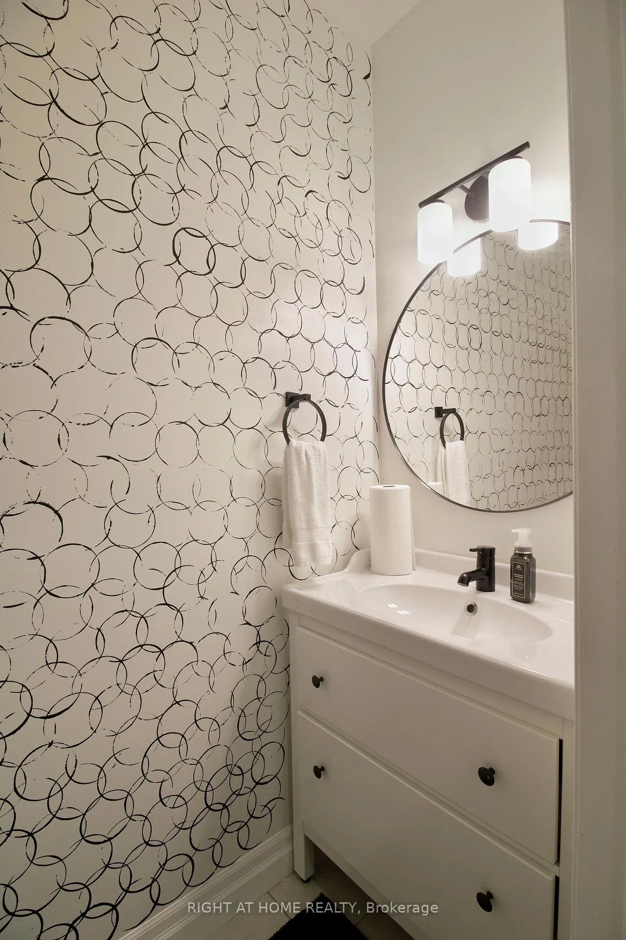 Photo 19 of 253 Schneller Drive, Wilmot, Baden — HOMEH