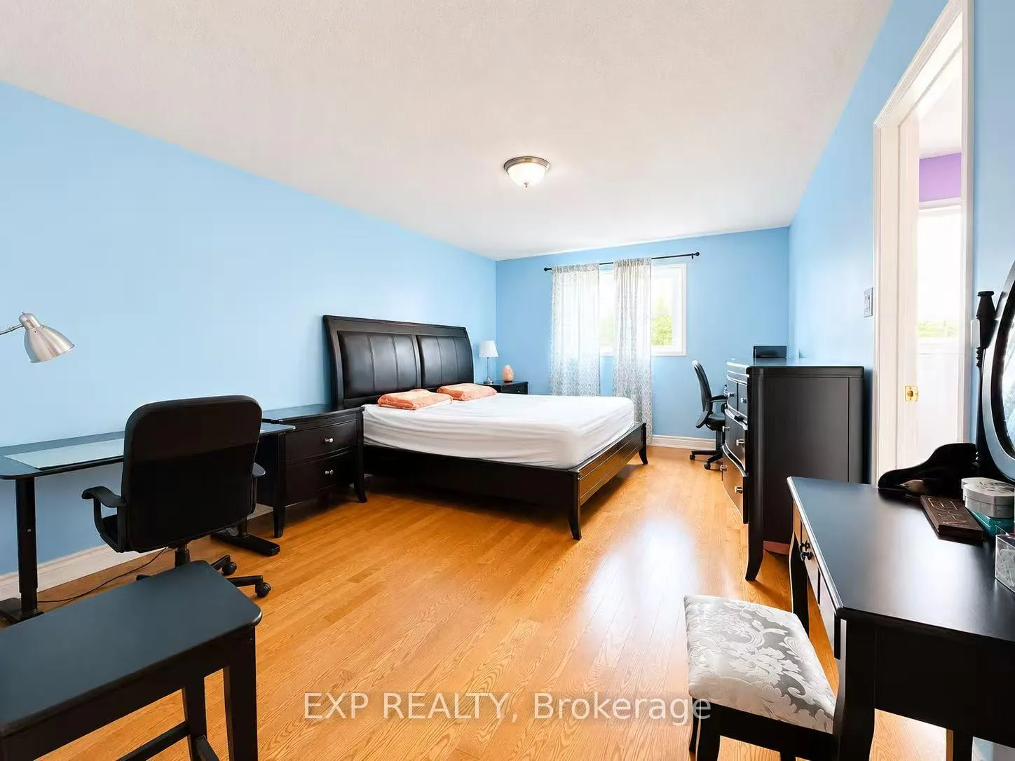 Photo 2 of 464 The Bridle Walk, Markham, Berczy — HOMEH