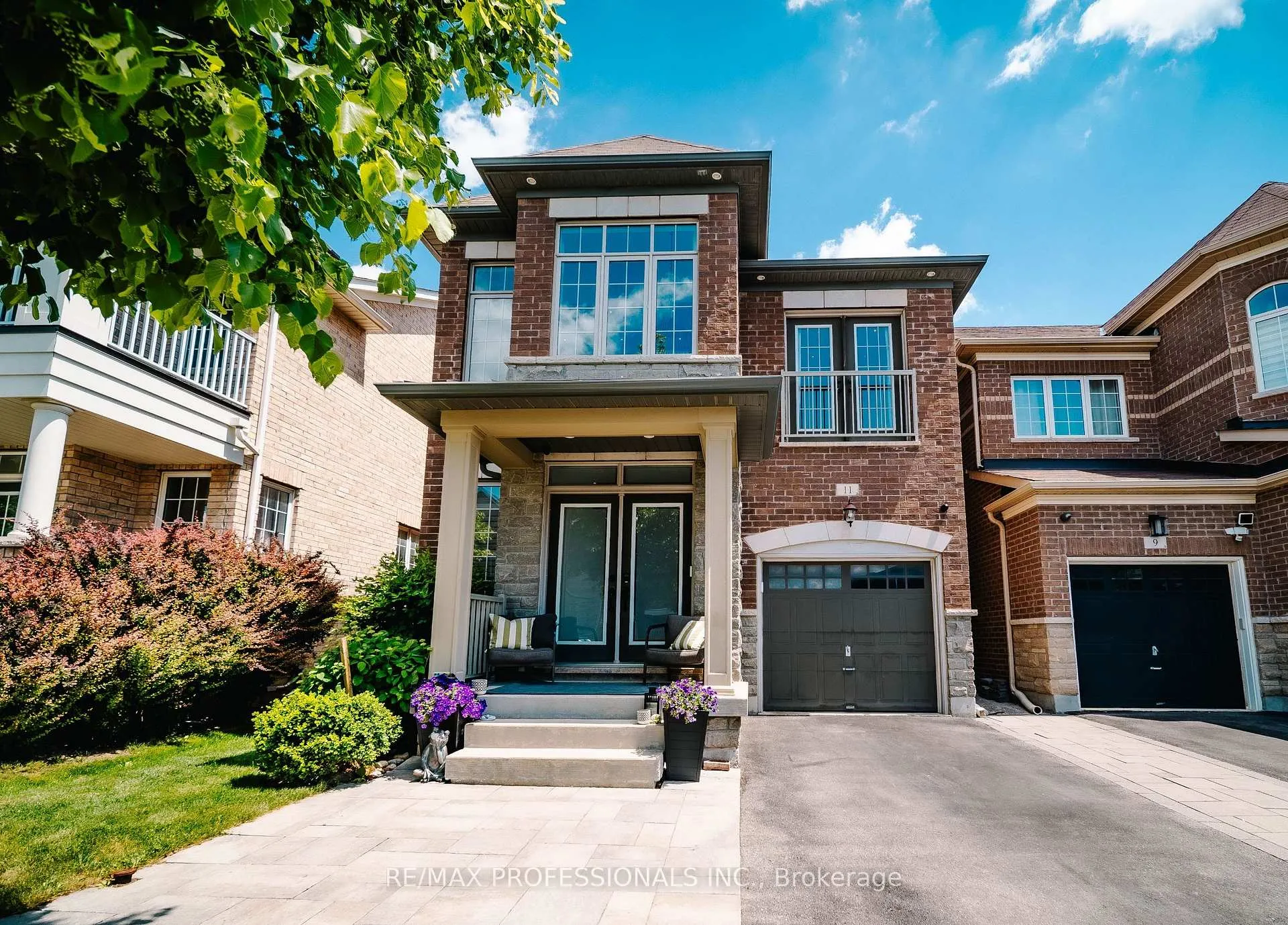 Photo 1 of 11 Pelham Drive, Vaughan, Kleinburg — HOMEH