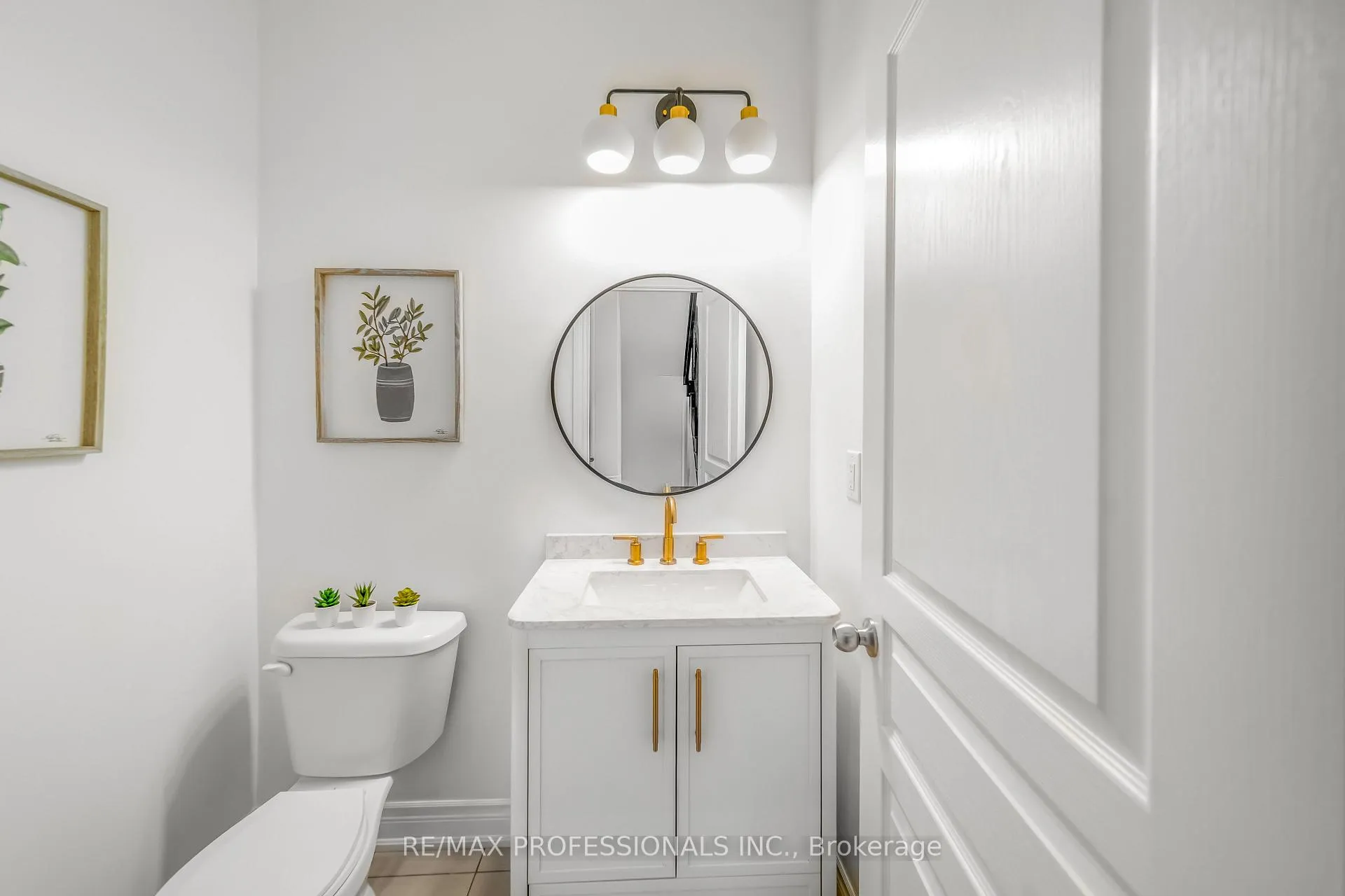 Photo 7 of 11 Pelham Drive, Vaughan, Kleinburg — HOMEH