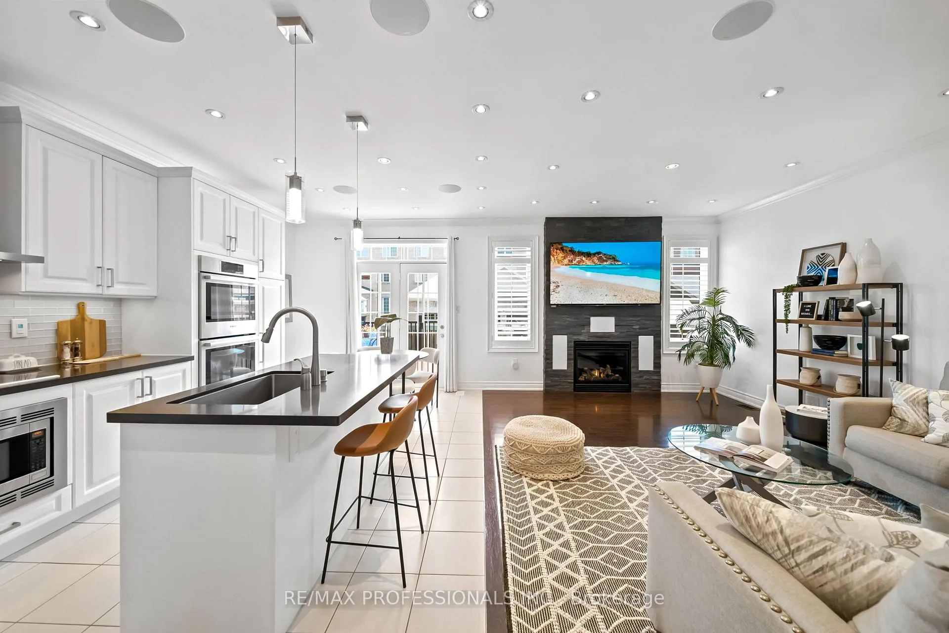 Photo 8 of 11 Pelham Drive, Vaughan, Kleinburg — HOMEH