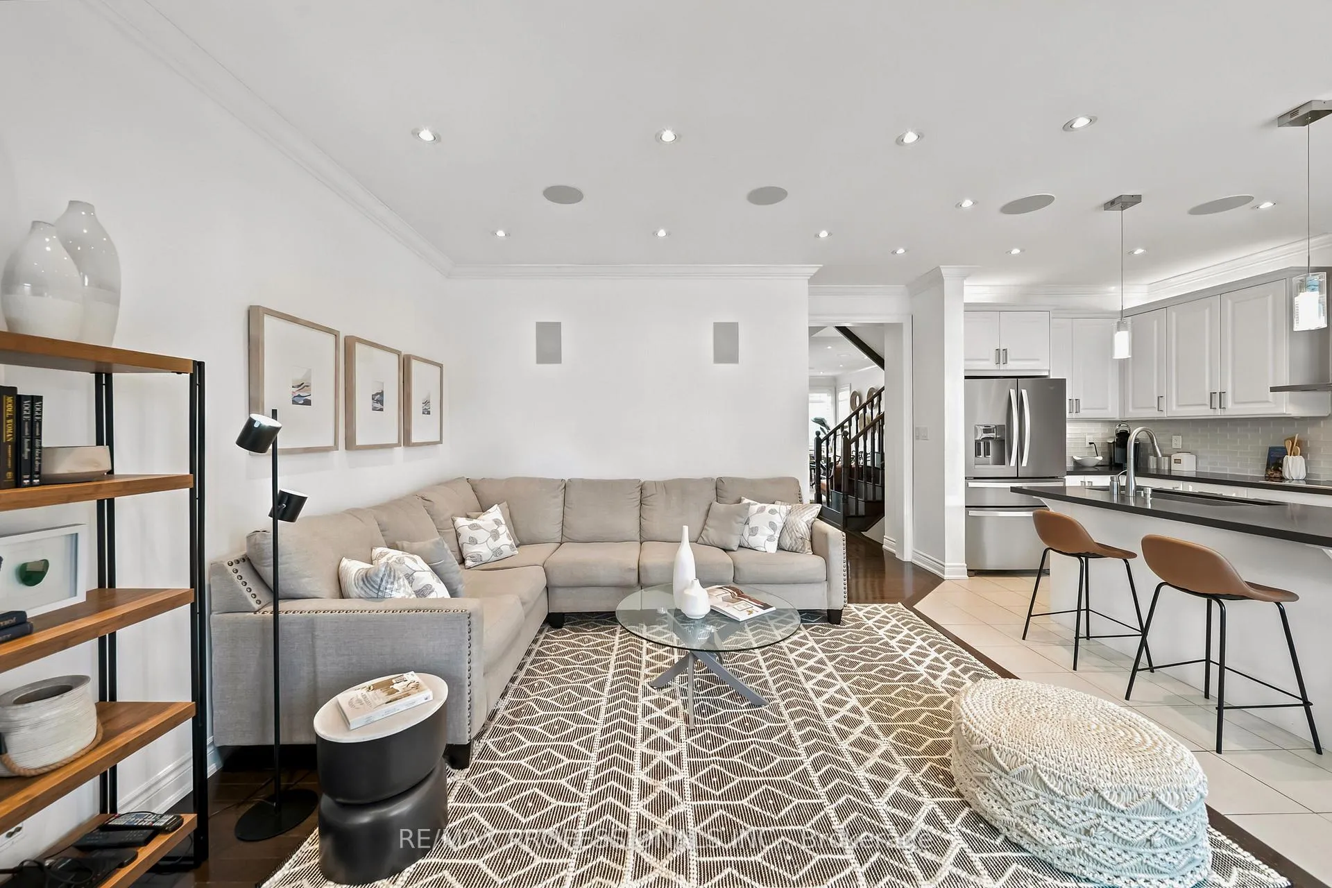 Photo 10 of 11 Pelham Drive, Vaughan, Kleinburg — HOMEH