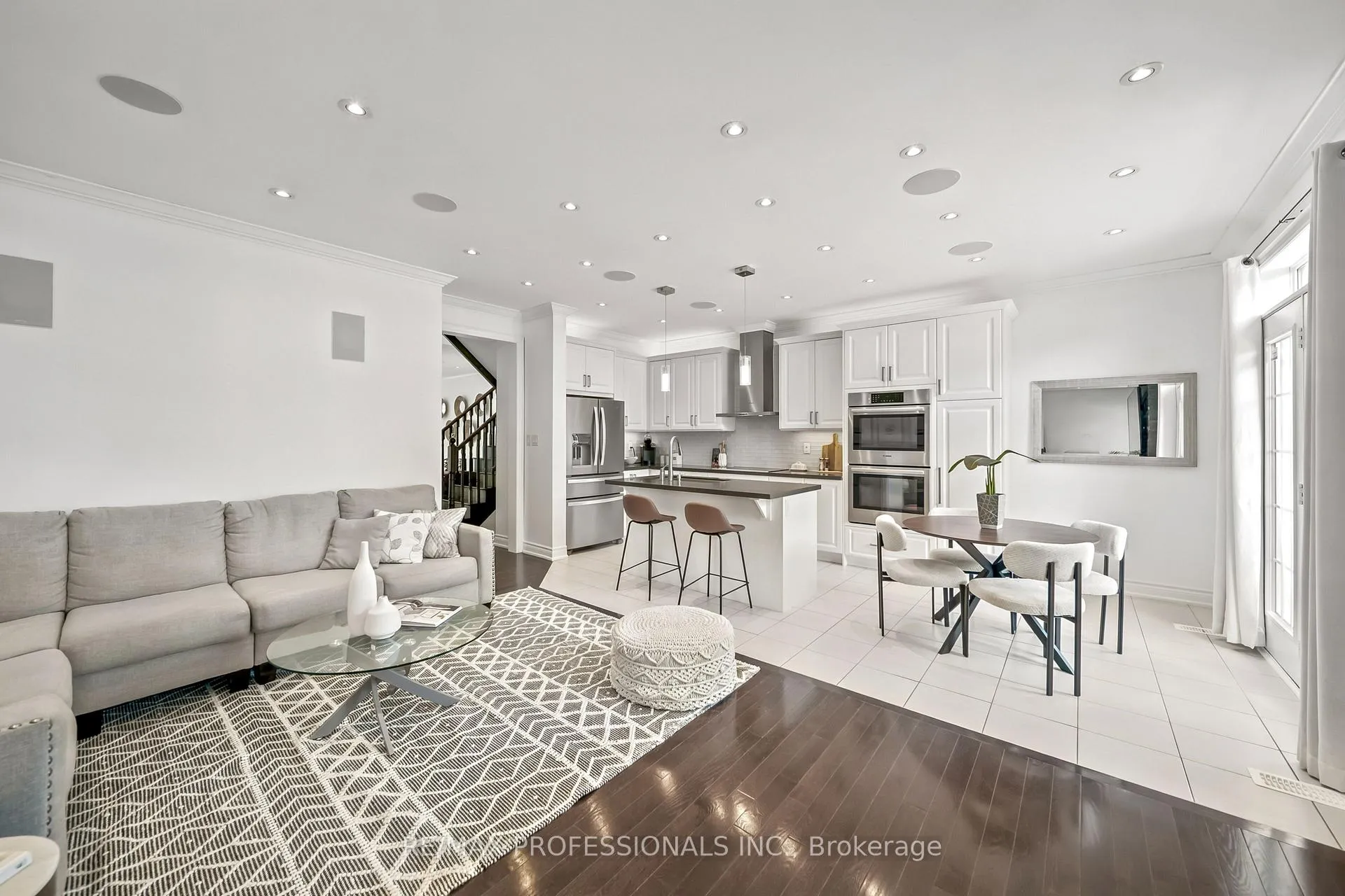 Photo 11 of 11 Pelham Drive, Vaughan, Kleinburg — HOMEH