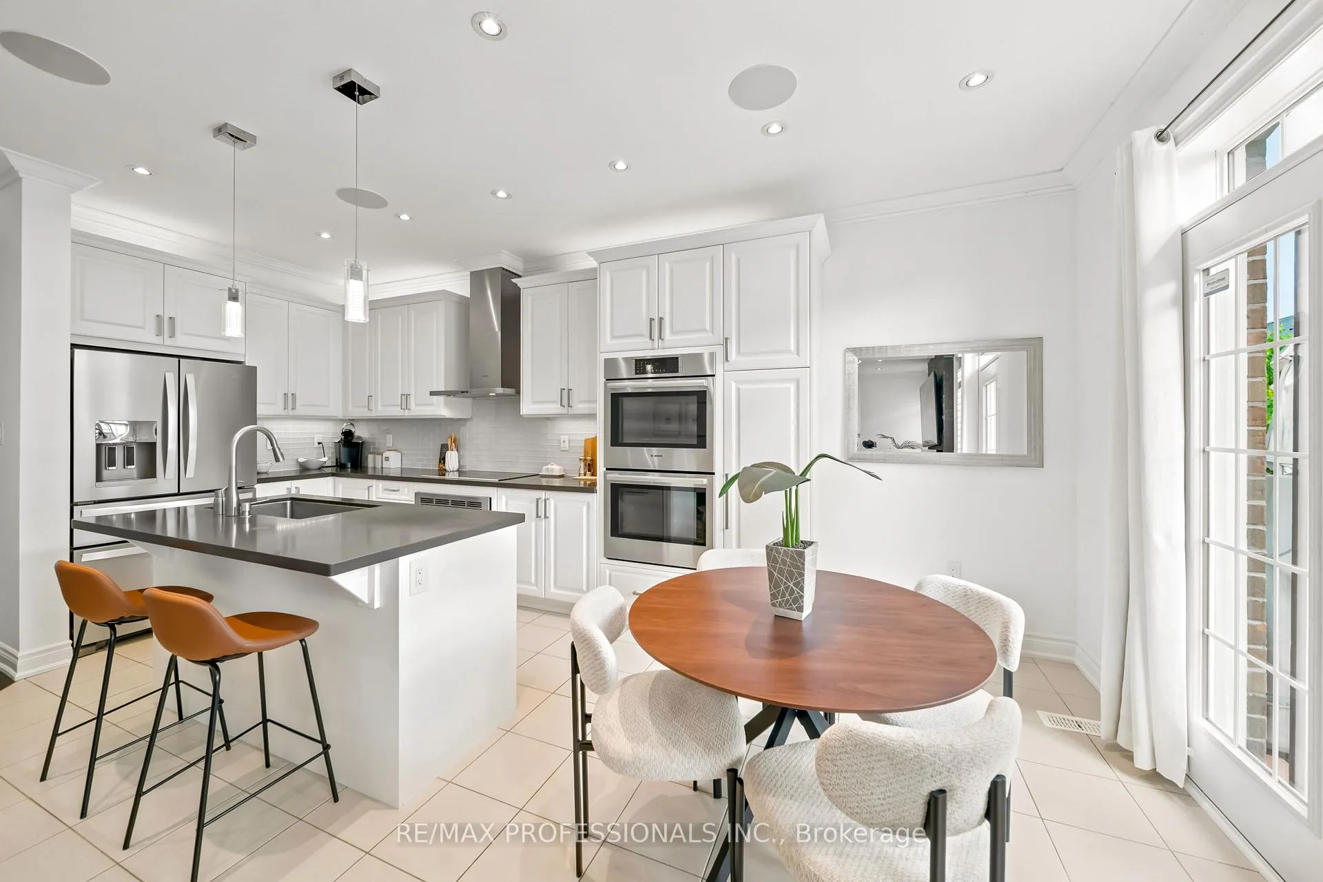 Photo 12 of 11 Pelham Drive, Vaughan, Kleinburg — HOMEH