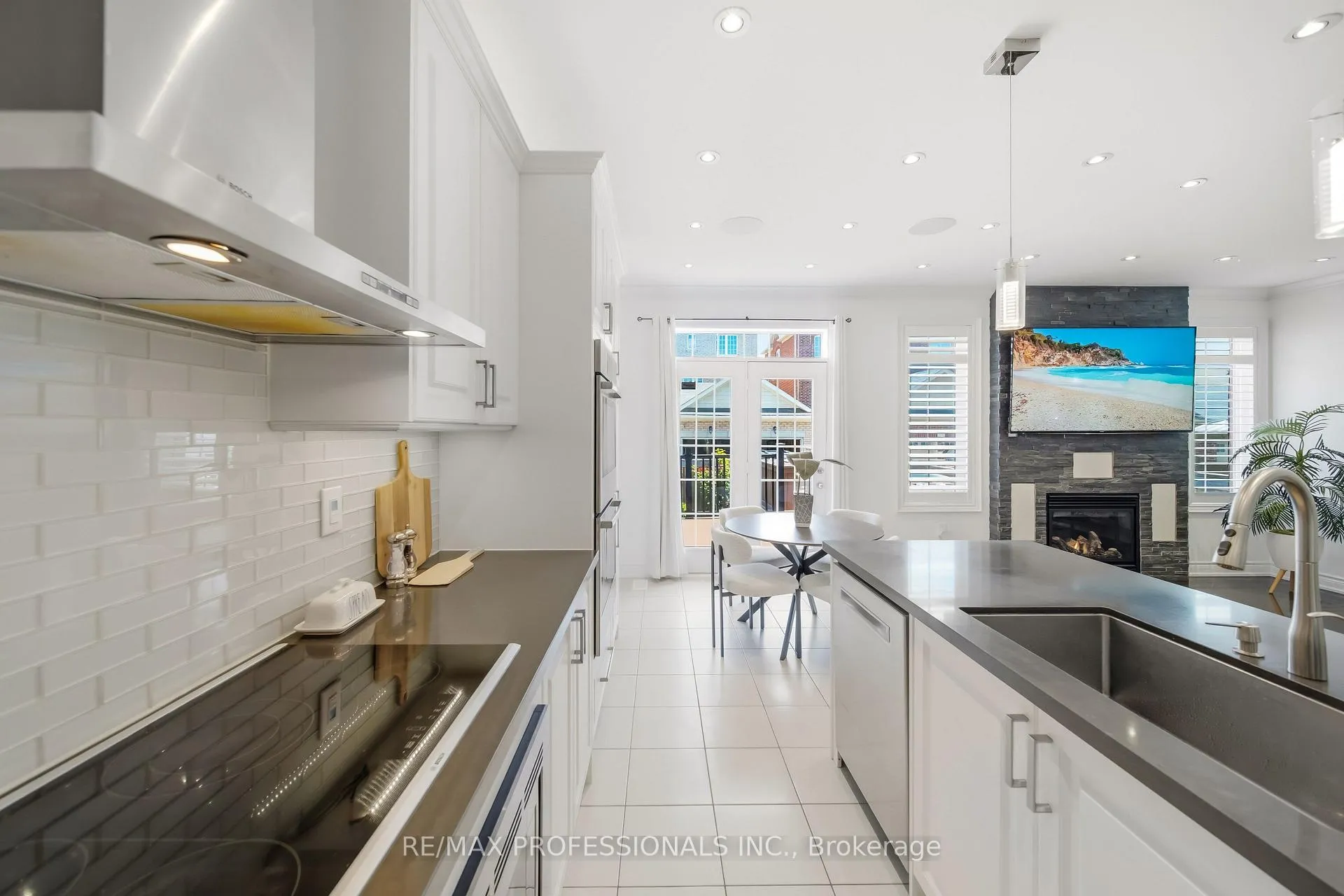 Photo 14 of 11 Pelham Drive, Vaughan, Kleinburg — HOMEH