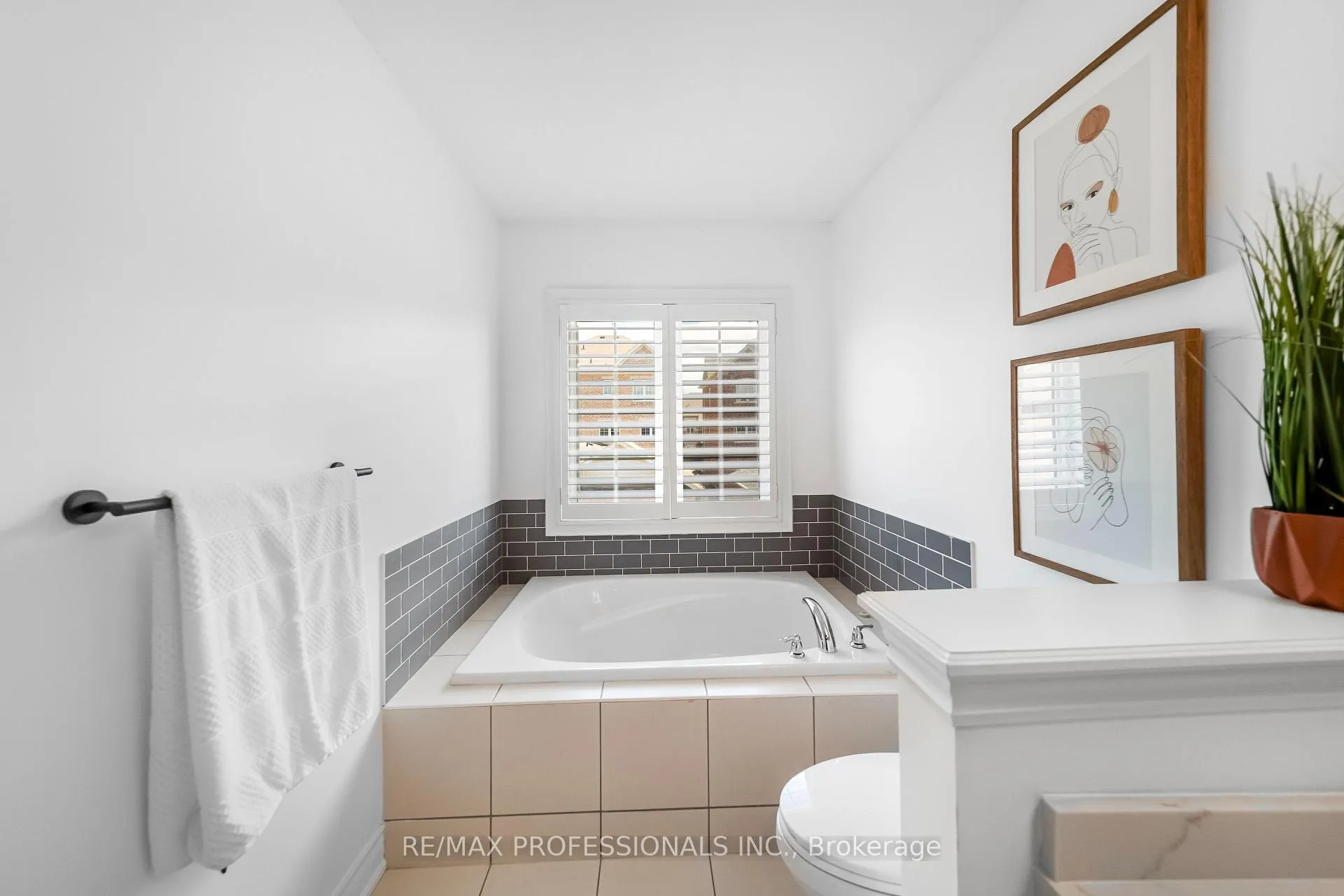 Photo 21 of 11 Pelham Drive, Vaughan, Kleinburg — HOMEH