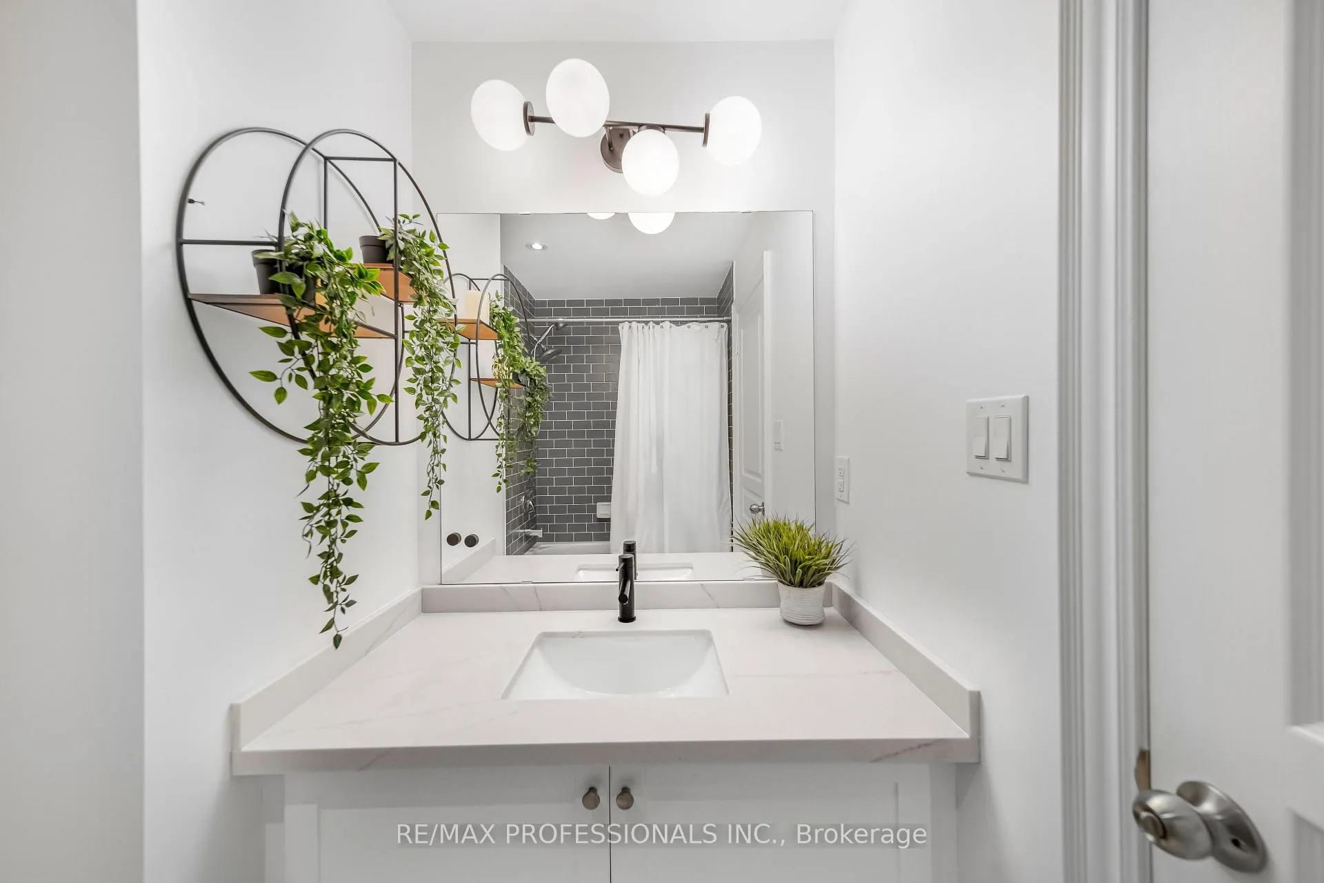 Photo 24 of 11 Pelham Drive, Vaughan, Kleinburg — HOMEH