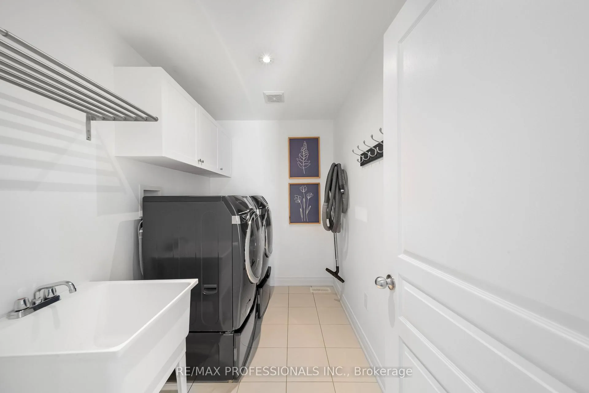 Photo 32 of 11 Pelham Drive, Vaughan, Kleinburg — HOMEH