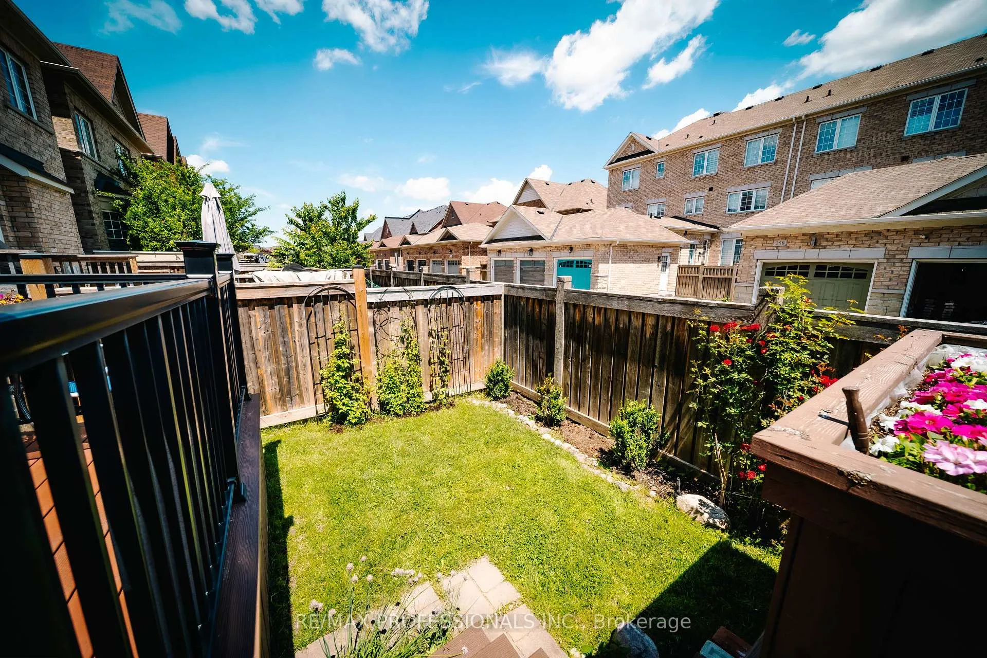 Photo 37 of 11 Pelham Drive, Vaughan, Kleinburg — HOMEH