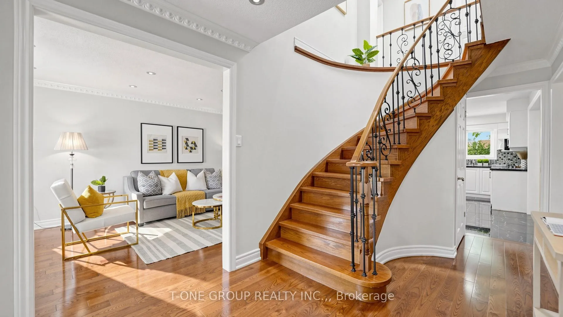 Photo 2 of 81 Marion Crescent, Markham, Raymerville — HOMEH
