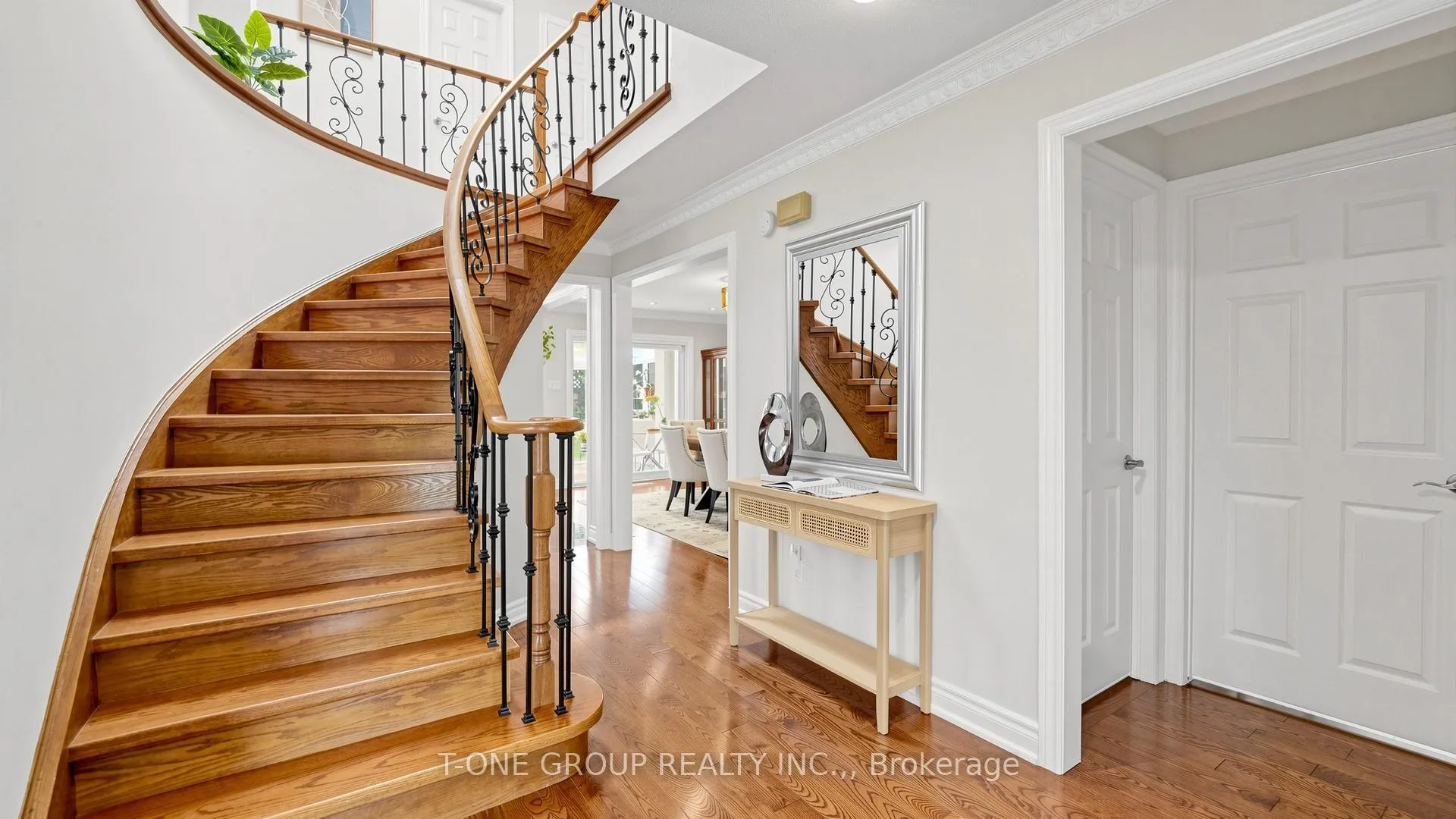 Photo 3 of 81 Marion Crescent, Markham, Raymerville — HOMEH