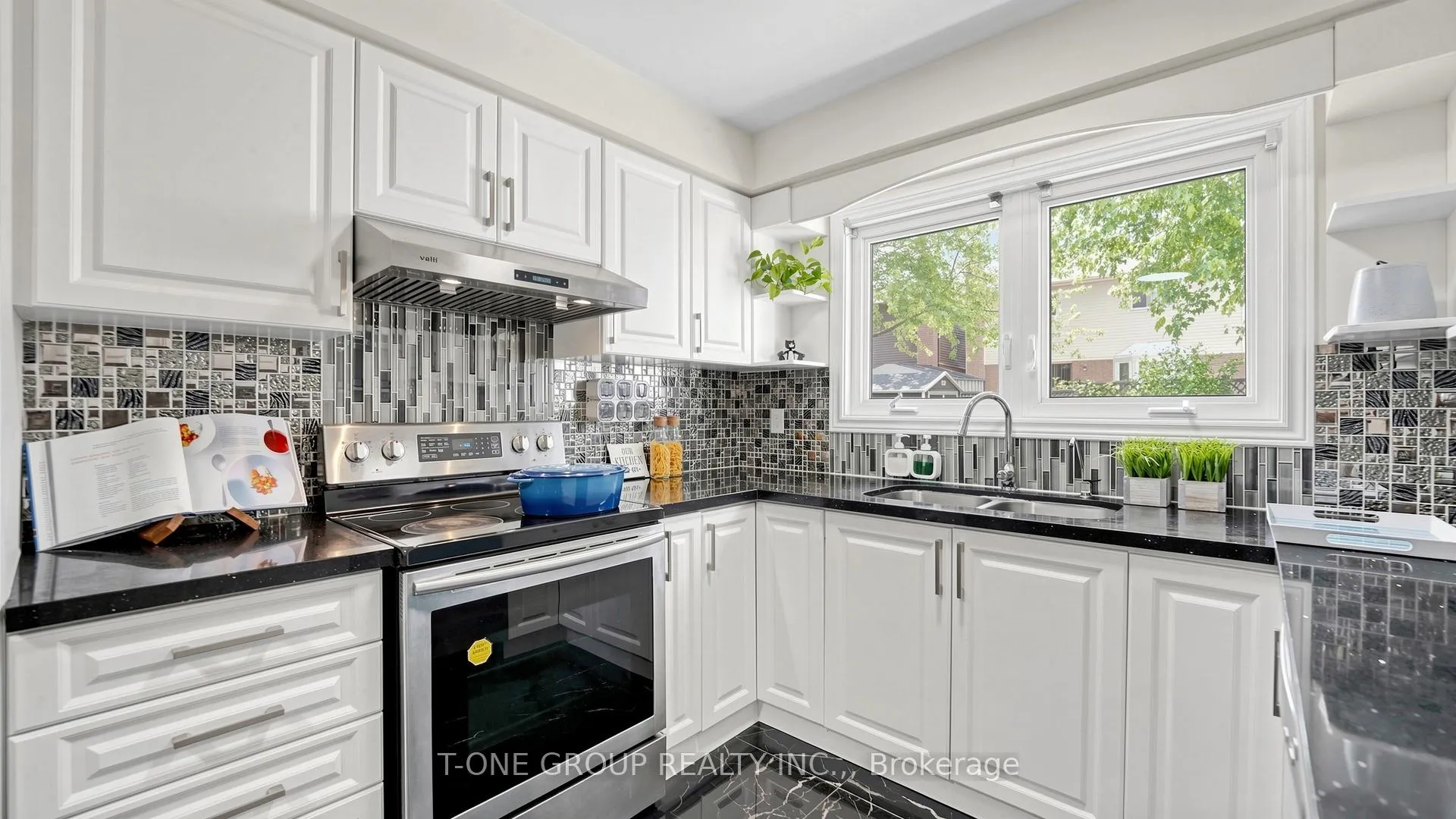 Photo 12 of 81 Marion Crescent, Markham, Raymerville — HOMEH